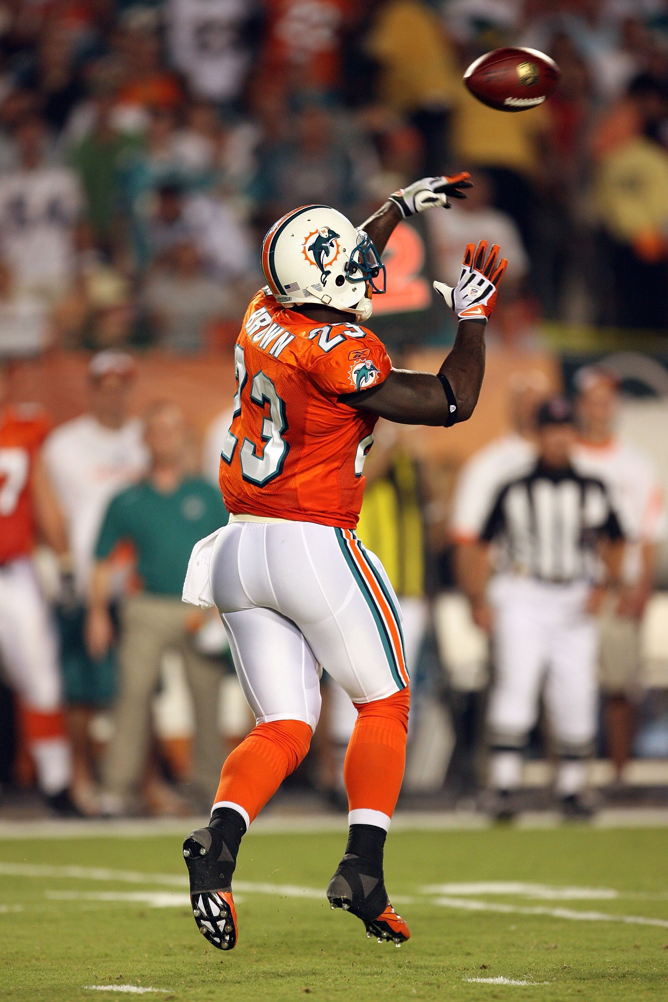MIAMI - OCTOBER 12:  Running back Ronnie Brown #23 of the Miami Dolphins throws a pass against the New York Jets at Land Shark Stadium on October 12, 2009 in Miami, Florida. The Dolphins defeated the Jets 31-27.  (Photo by Doug Benc/Getty Images)