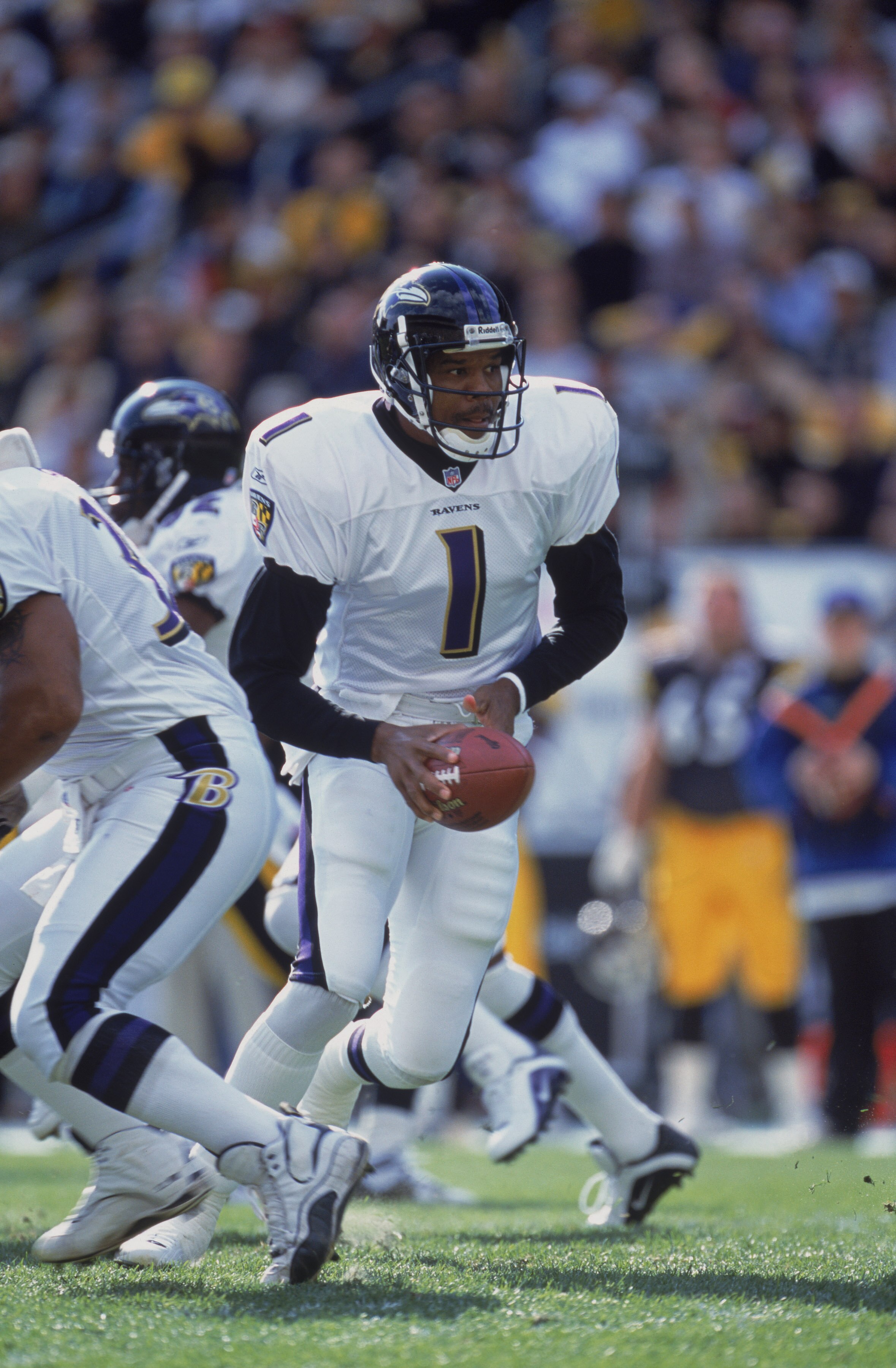 4 Nov 2001:  Randall Cunningham #1 of the Baltimore Ravens moves with the ball during the game against the Pittsburgh Steelers at Heinz Field in Pittsburgh, Pennsylvania. The Ravens defeated the Steelers 13-10. ImagesMandatory Credit:  Jamie Squire /Allsp