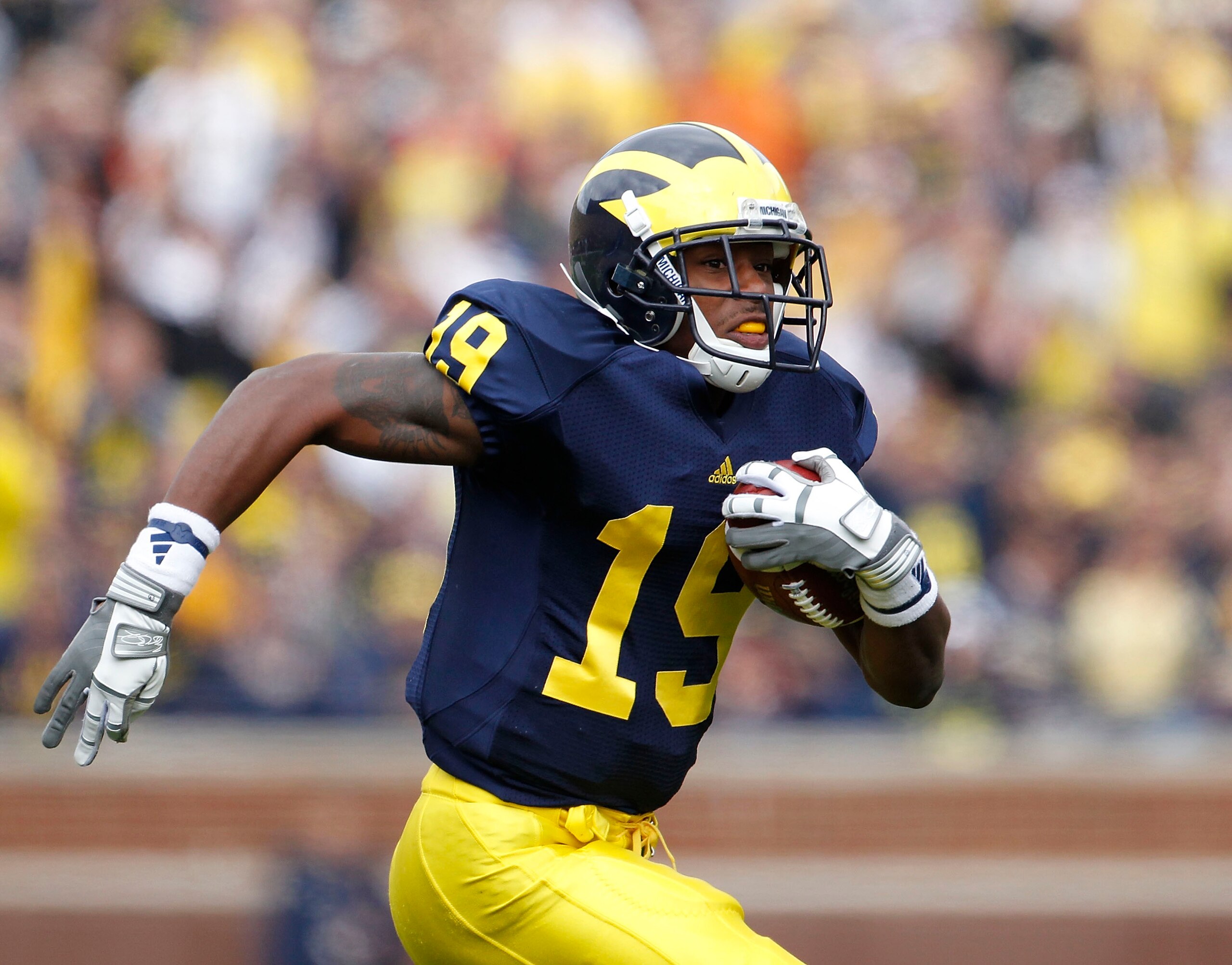 ANN ARBOR, MI - SEPTEMBER 25: Kelvin Grady #19 of the Michigan Wolverines runs for a 19 yard gain during the second quarter of the game against Bowling Green on September 25, 2010 at Michigan Stadium in Ann Arbor, Michigan. Michigan defeated Bowling Green ANN ARBOR, MI - SEPTEMBER 25: Kelvin Grady #19 of the Michigan Wolverines runs for a 19 yard gain during the second quarter of the game against Bowling Green on September 25, 2010 at Michigan Stadium in Ann Arbor, Michigan. Michigan defeated Bowling Green