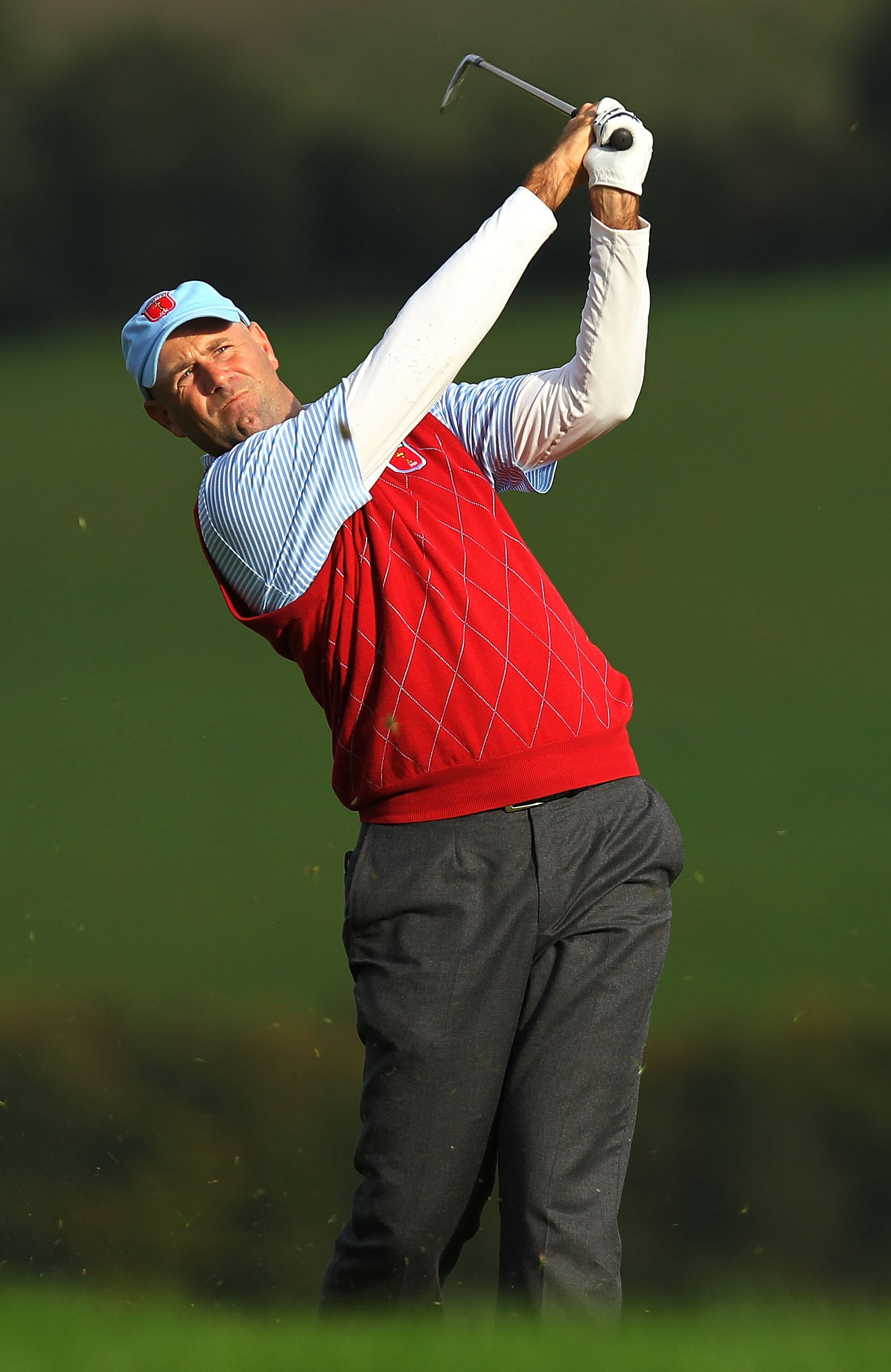 NEWPORT, WALES - OCTOBER 03:  Stewart Cink of the USA hits an approach shot during the  Fourball & Foursome Matches during the 2010 Ryder Cup at the Celtic Manor Resort on October 3, 2010 in Newport, Wales.  (Photo by Andy Lyons/Getty Images)