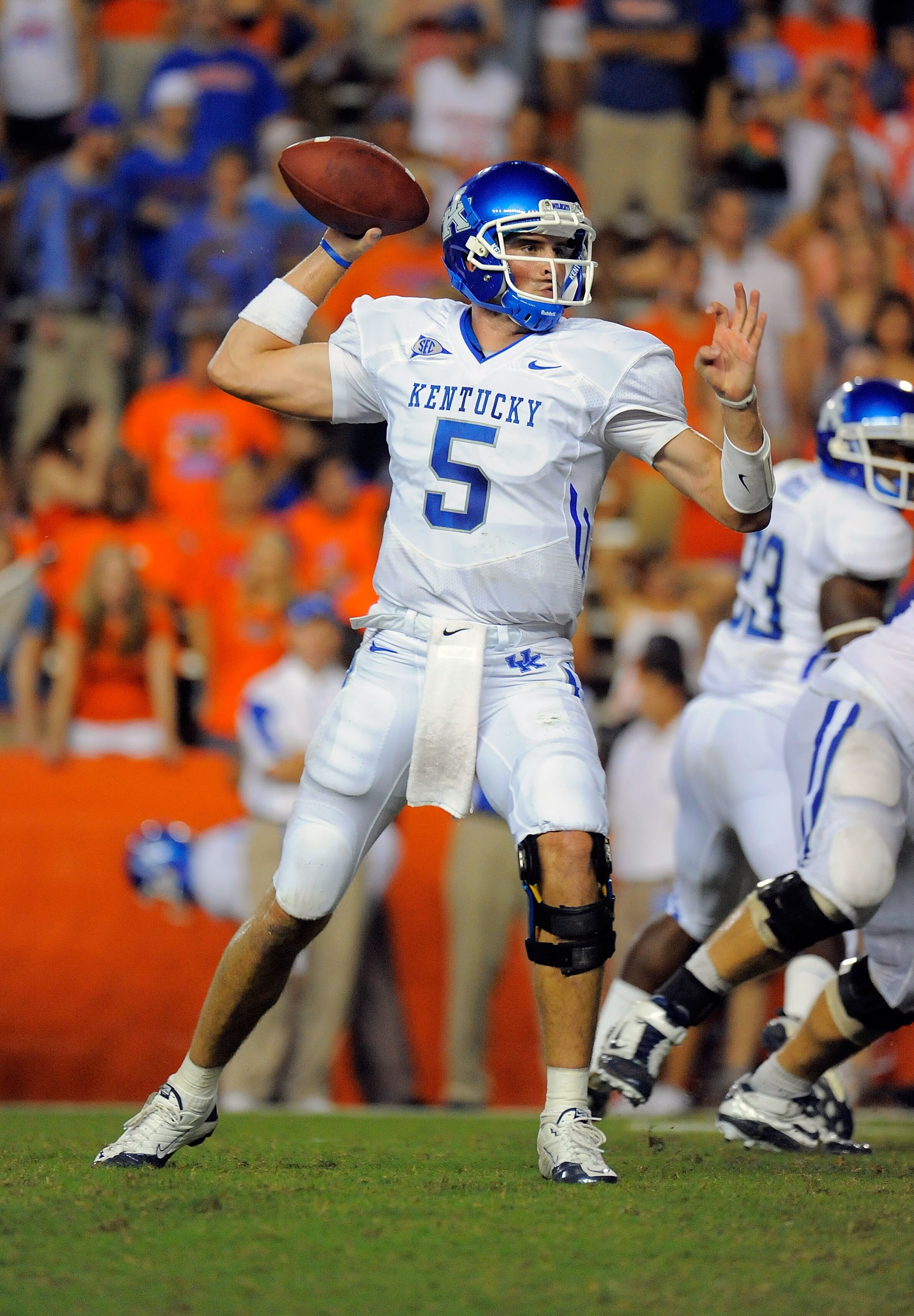 GAINESVILLE, FL - SEPTEMBER 25:  Quarterback Mike Hartline #5 of the Kentucky Wildcats throws a pass against the Florida Gators at Ben Hill Griffin Stadium on September 25, 2010 in Gainesville, Florida. Florida defeated Kentucky 48-14 for head coach Urban