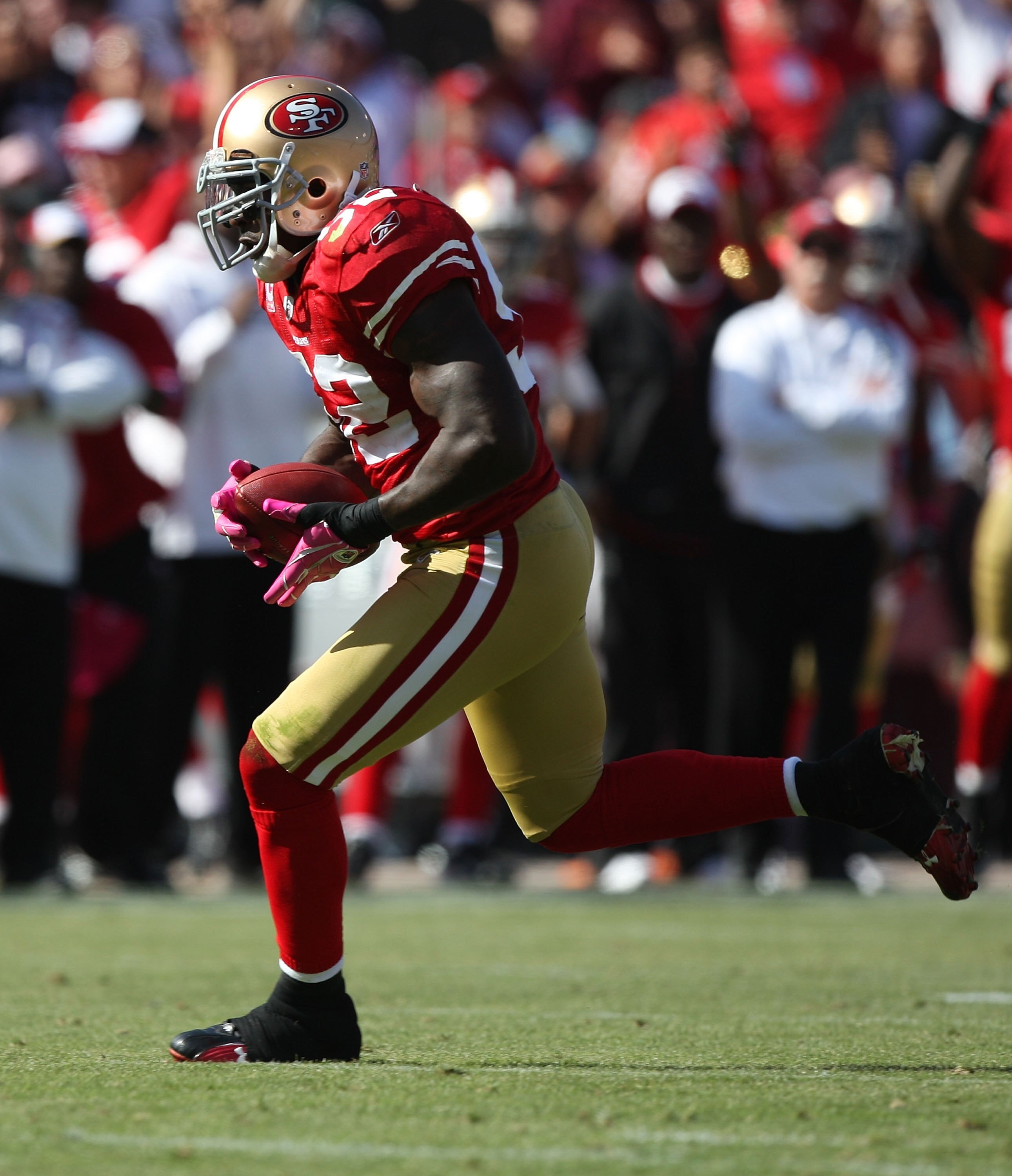 SAN FRANCISCO - OCTOBER 04:  Patrick Willis #52 of the San Francisco 49ers returns an interception for a touchdown against the St. Louis Rams during an NFL game on October 4, 2009 at Candlestick Park in San Francisco, California.  (Photo by Jed Jacobsohn/