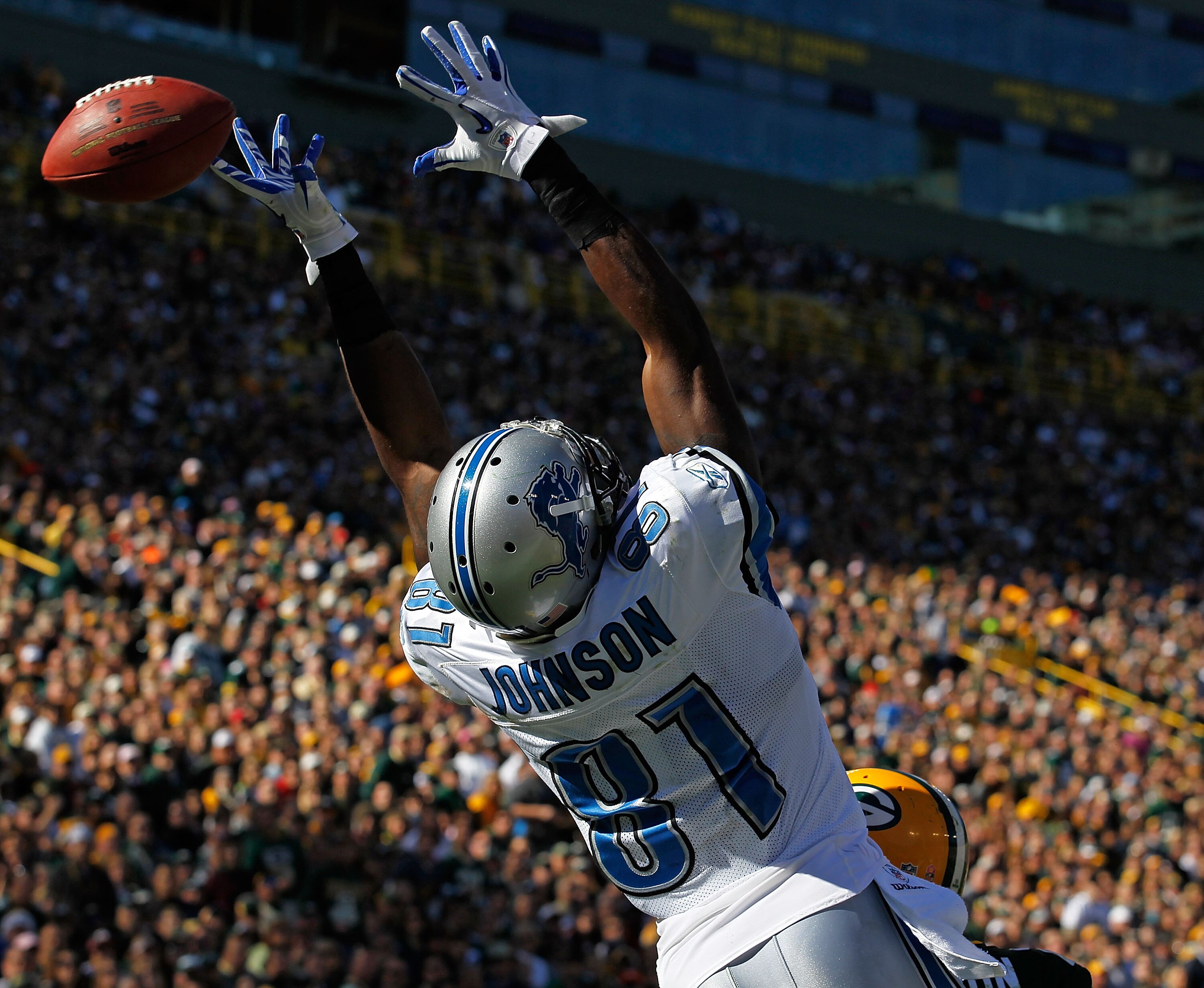 GREEN BAY, WI - OCTOBER 03: Calvin Johnson #81 of the Detroit Lions misses a touchdown catch in the end zone against the Green Bay Packers at Lambeau Field on October 3, 2010 in Green Bay, Wisconsin. The Packers defeated the Lions 28-26. (Photo by Jonatha