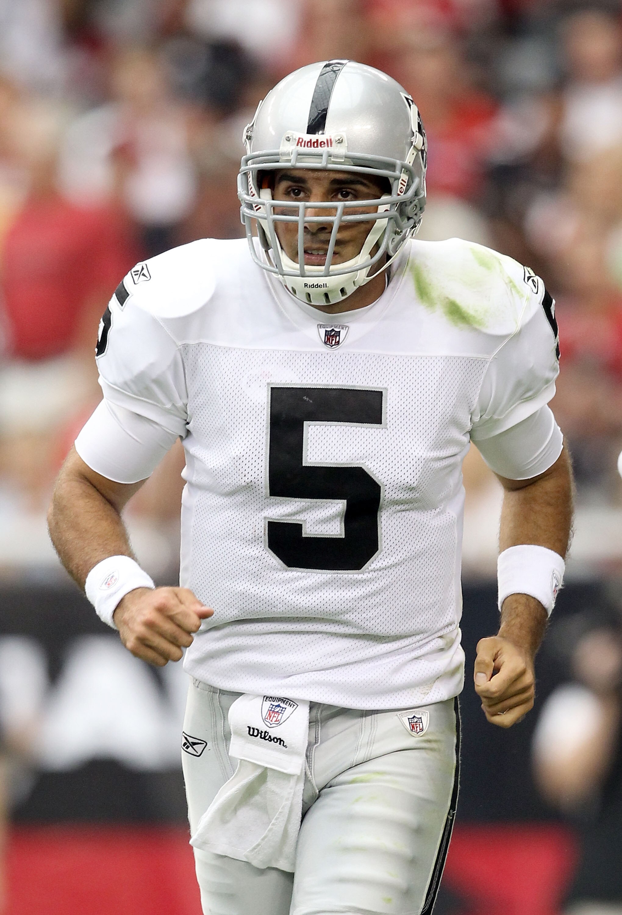 GLENDALE, AZ - SEPTEMBER 26:  Quarterback Bruce Gradkowski #5 of the Oakland Raiders during the NFL game against the Arizona Cardinals at the University of Phoenix Stadium on September 26, 2010 in Glendale, Arizona.  The Cardinals defeated the Raiders 24-