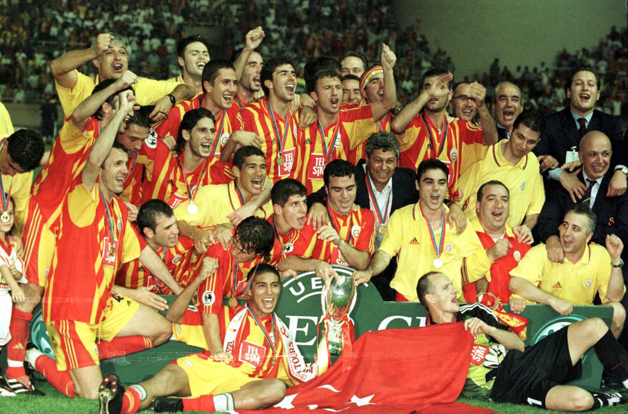 25 Aug 2000:  Galatasaray celebrate winning the Super Cup after the UEFA Super Cup match between Real Madrid v Galatasaray at the Stade Louis II, Monaco, Monte Carlo. Mandatory Credit: Jamie McDonald/ALLSPORT
