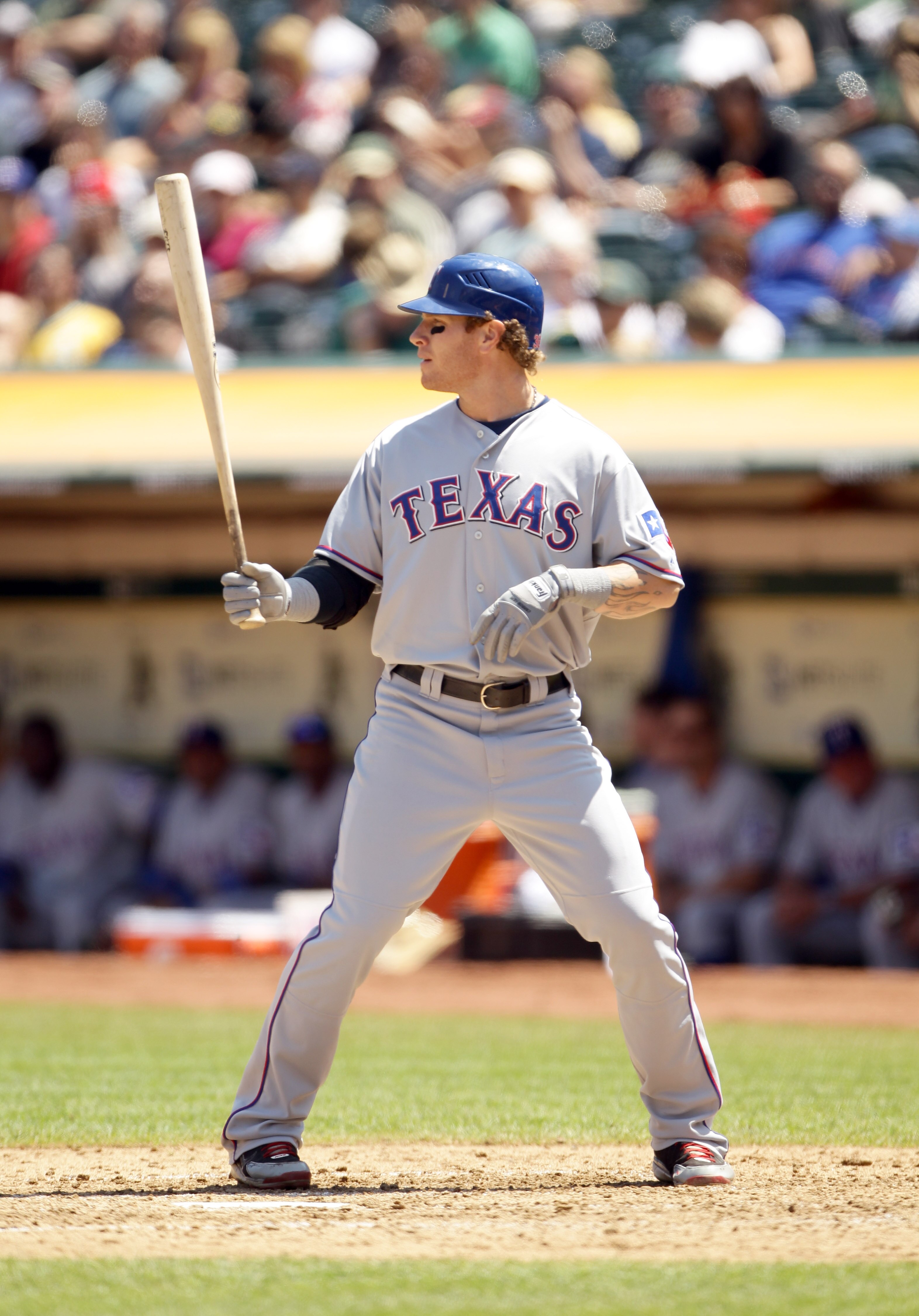 OAKLAND, CA - AUGUST 07:  Josh Hamilton #32 of the Texas Rangers bats against the Oakland Athletics at the Oakland-Alameda County Coliseum on August 7, 2010 in Oakland, California.  (Photo by Ezra Shaw/Getty Images)