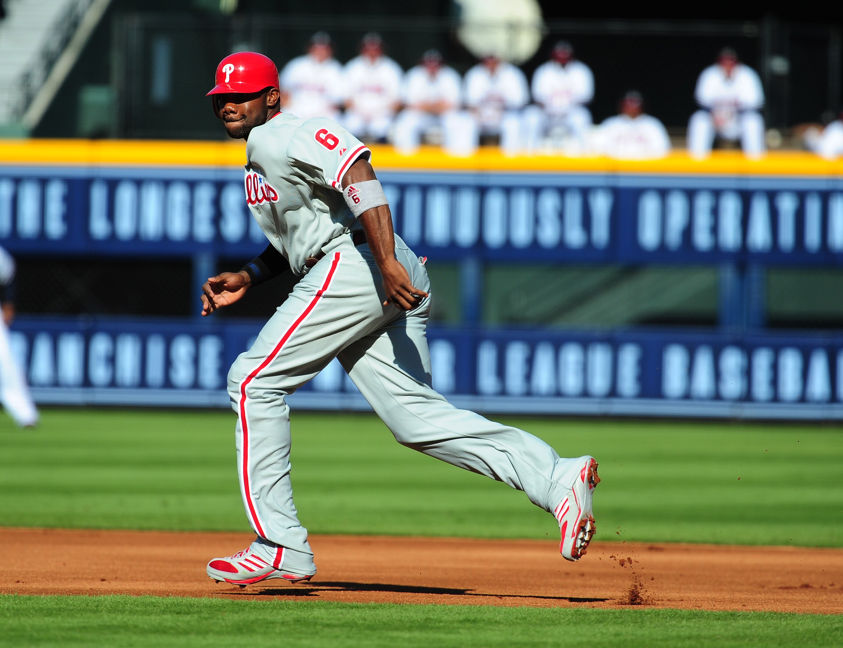 ATLANTA - OCTOBER 2: Ryan Howard #6 of the Philadelphia Phillies runs against the Atlanta Braves at Turner Field on October 2, 2010 in Atlanta, Georgia.  (Photo by Scott Cunningham/Getty Images)