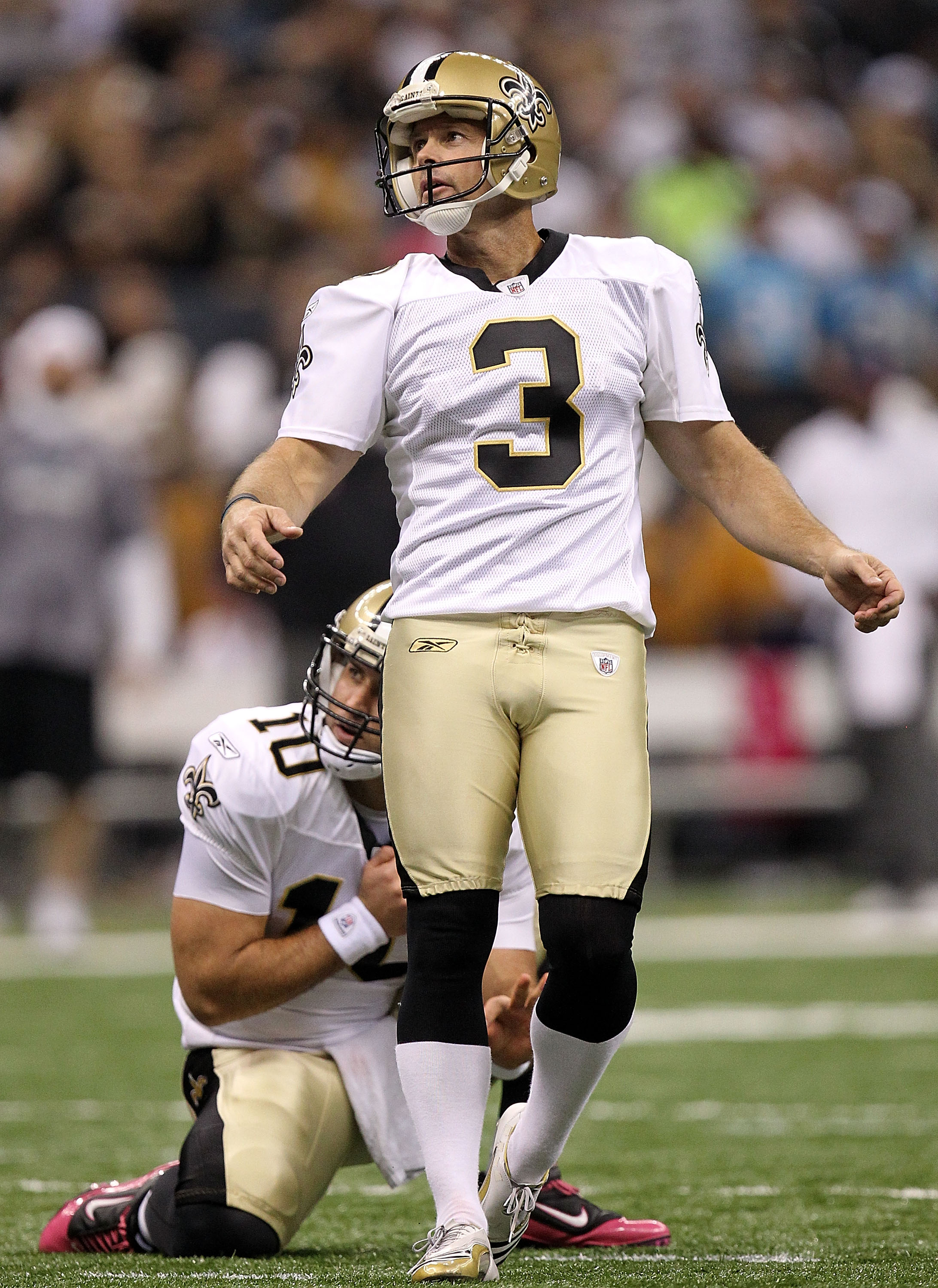 NEW ORLEANS - OCTOBER 03:  Kicker John Carney #3 of the New Orleans Saints kicks a field goal against the Carolina Panthers at the Louisiana Superdome on October 3, 2010 in New Orleans, Louisiana.  (Photo by Ronald Martinez/Getty Images)