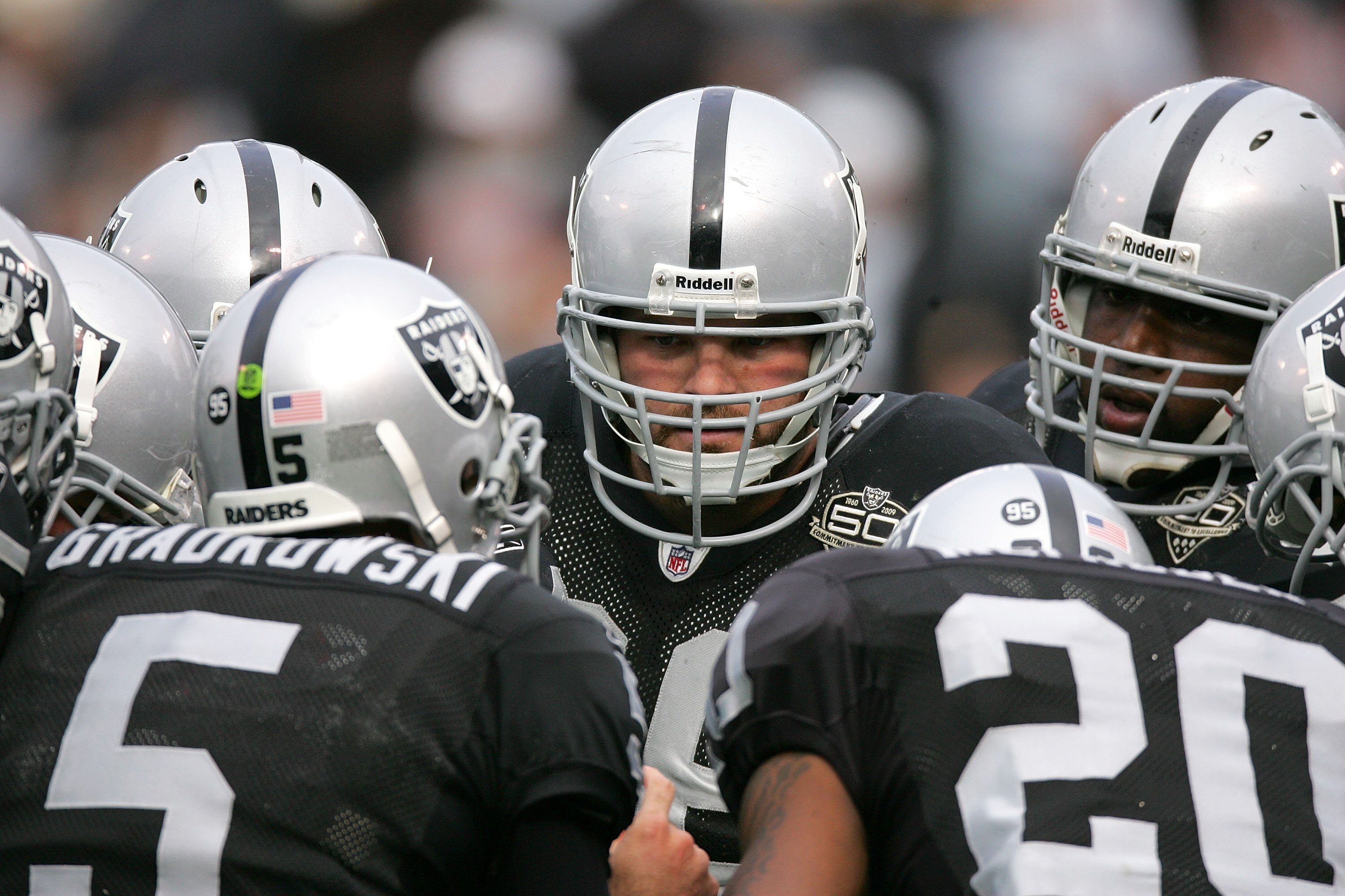 OAKLAND, CA - DECEMBER 13:  The Oakland Raiders offense huddles up during their game against the Washington Redskins at Oakland-Alameda County Coliseum on December 13, 2009 in Oakland, California.  (Photo by Ezra Shaw/Getty Images)
