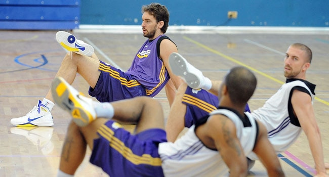 Pau Gasol and Steve Blake in a preseason workout