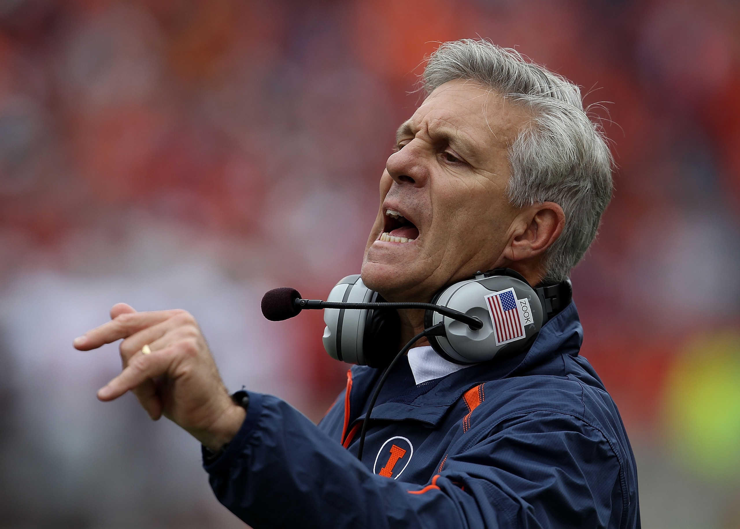CHAMPAIGN, IL - OCTOBER 02: Head coach Ron Zook of the Illinois Fighting Illini gives instructions to his team against the Ohio State Buckeyes at Memorial Stadium on October 2, 2010 in Champaign, Illinois. Ohio State defeated Illinois 24-13. (Photo by Jon CHAMPAIGN, IL - OCTOBER 02: Head coach Ron Zook of the Illinois Fighting Illini gives instructions to his team against the Ohio State Buckeyes at Memorial Stadium on October 2, 2010 in Champaign, Illinois. Ohio State defeated Illinois 24-13. (Photo by Jon