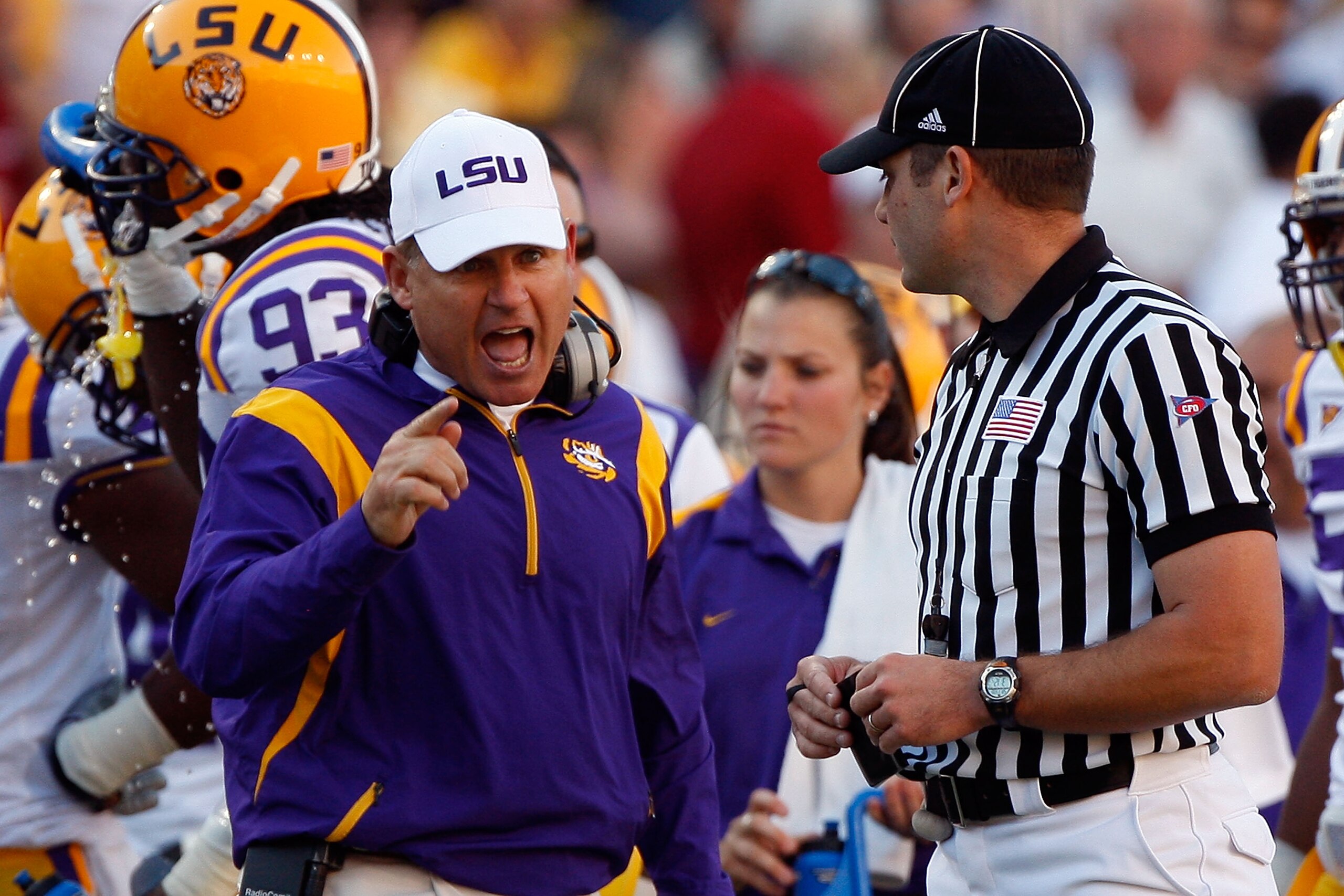 BATON ROUGE, LA - NOVEMBER 08: Head coach Les Miles of the Louisiana State University Tigers argues a call with a referee during the game against the Alabama Crimson Tide on November 11, 2008 at Tiger Stadium in Baton Rouge, Louisiana. (Photo by Chris G BATON ROUGE, LA - NOVEMBER 08: Head coach Les Miles of the Louisiana State University Tigers argues a call with a referee during the game against the Alabama Crimson Tide on November 11, 2008 at Tiger Stadium in Baton Rouge, Louisiana. (Photo by Chris G