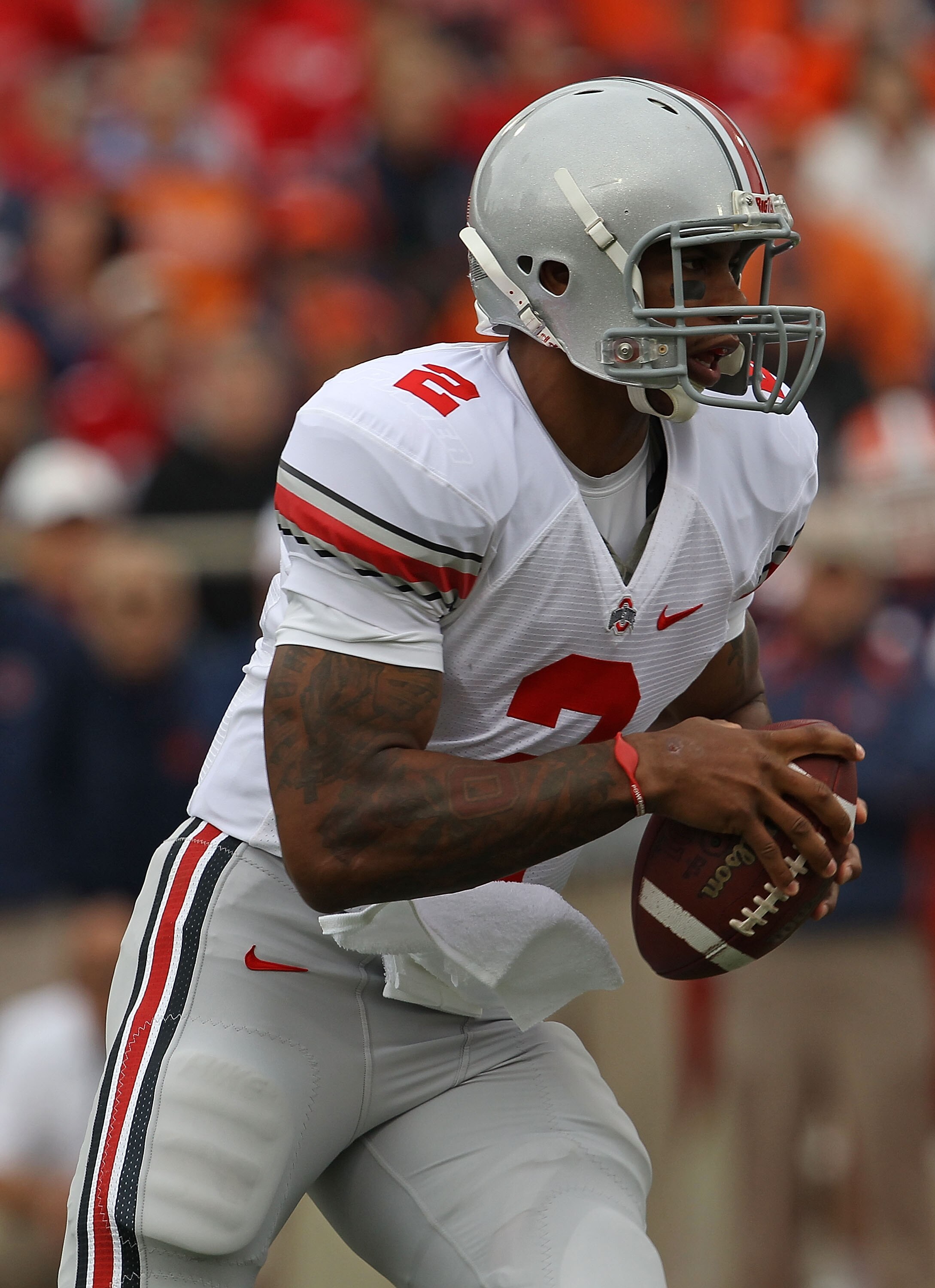CHAMPAIGN, IL - OCTOBER 02: Terrelle Pryor #2 of the Ohio State Buckeyes runs for yardage against the Illinois Fighting Illini at Memorial Stadium on October 2, 2010 in Champaign, Illinois. Ohio State defeated Illinois 24-13. (Photo by Jonathan Daniel/Get