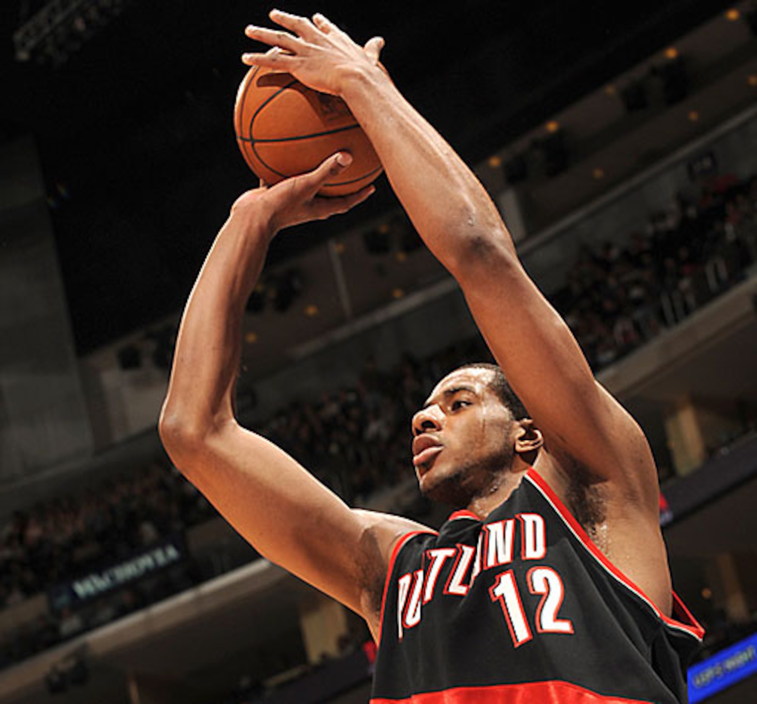 Aldridge shooting from the perimeter