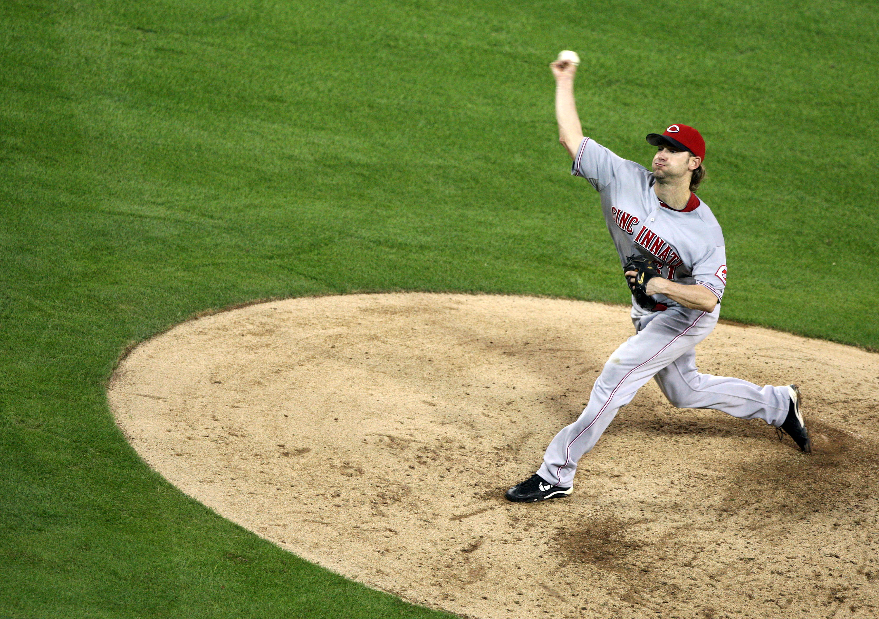SAN DIEGO, CA - SEPTEMBER 24:  Starting Pitcher Bronson Arroyo #61 of Cincinnati Reds throws from the mound against the San Diego Padres during their MLB game on September 24, 2010 at PETCO Park in San Diego, California. (Photo by Donald Miralle/Getty Ima