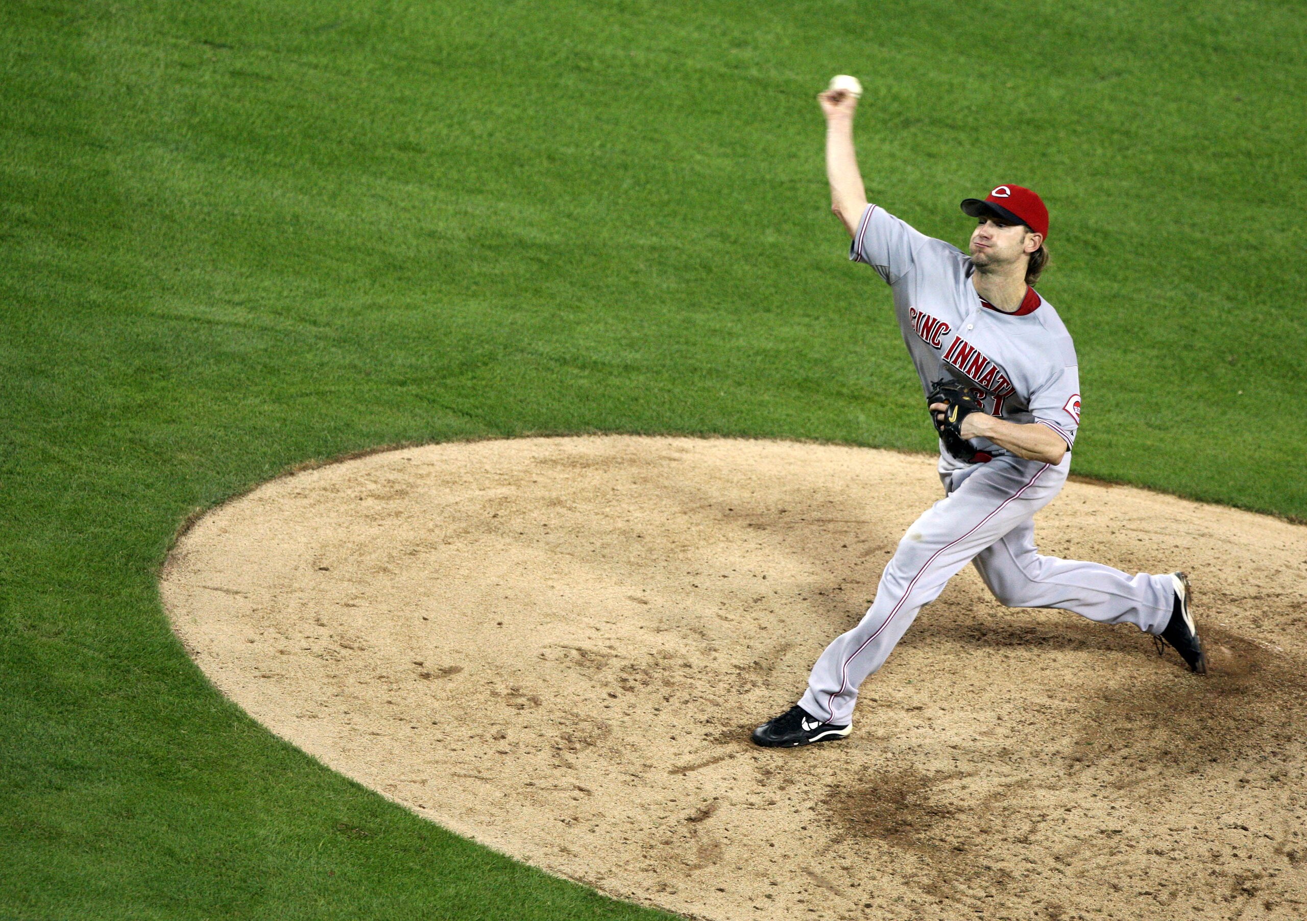SAN DIEGO, CA - SEPTEMBER 24:  Starting Pitcher Bronson Arroyo #61 of Cincinnati Reds throws from the mound against the San Diego Padres during their MLB game on September 24, 2010 at PETCO Park in San Diego, California. (Photo by Donald Miralle/Getty Ima