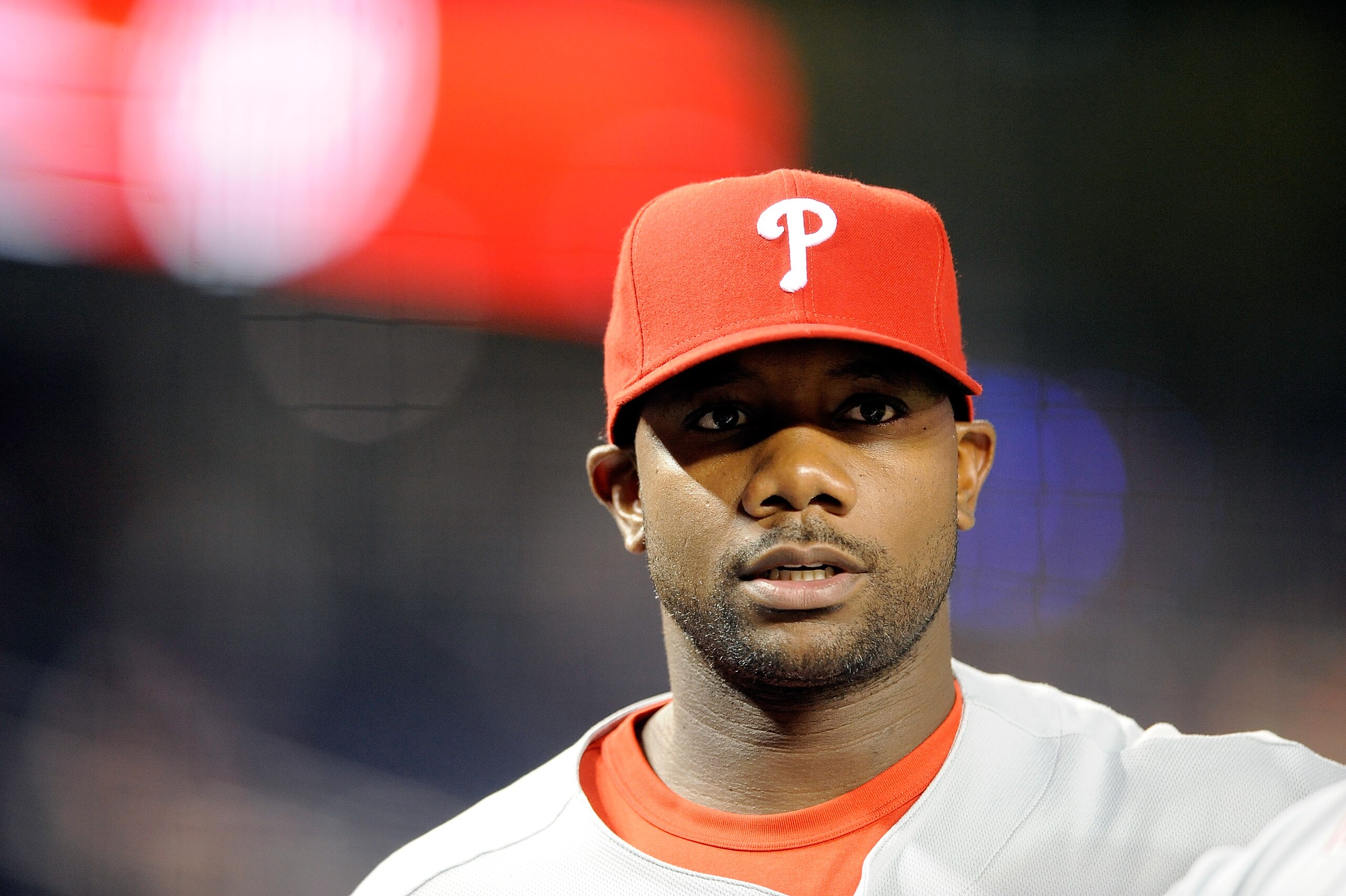 WASHINGTON - SEPTEMBER 29:  Ryan Howard #6 of the Philadelphia Phillies watches the game against the Washington Nationals at Nationals Park on September 29, 2010 in Washington, DC.  (Photo by Greg Fiume/Getty Images)