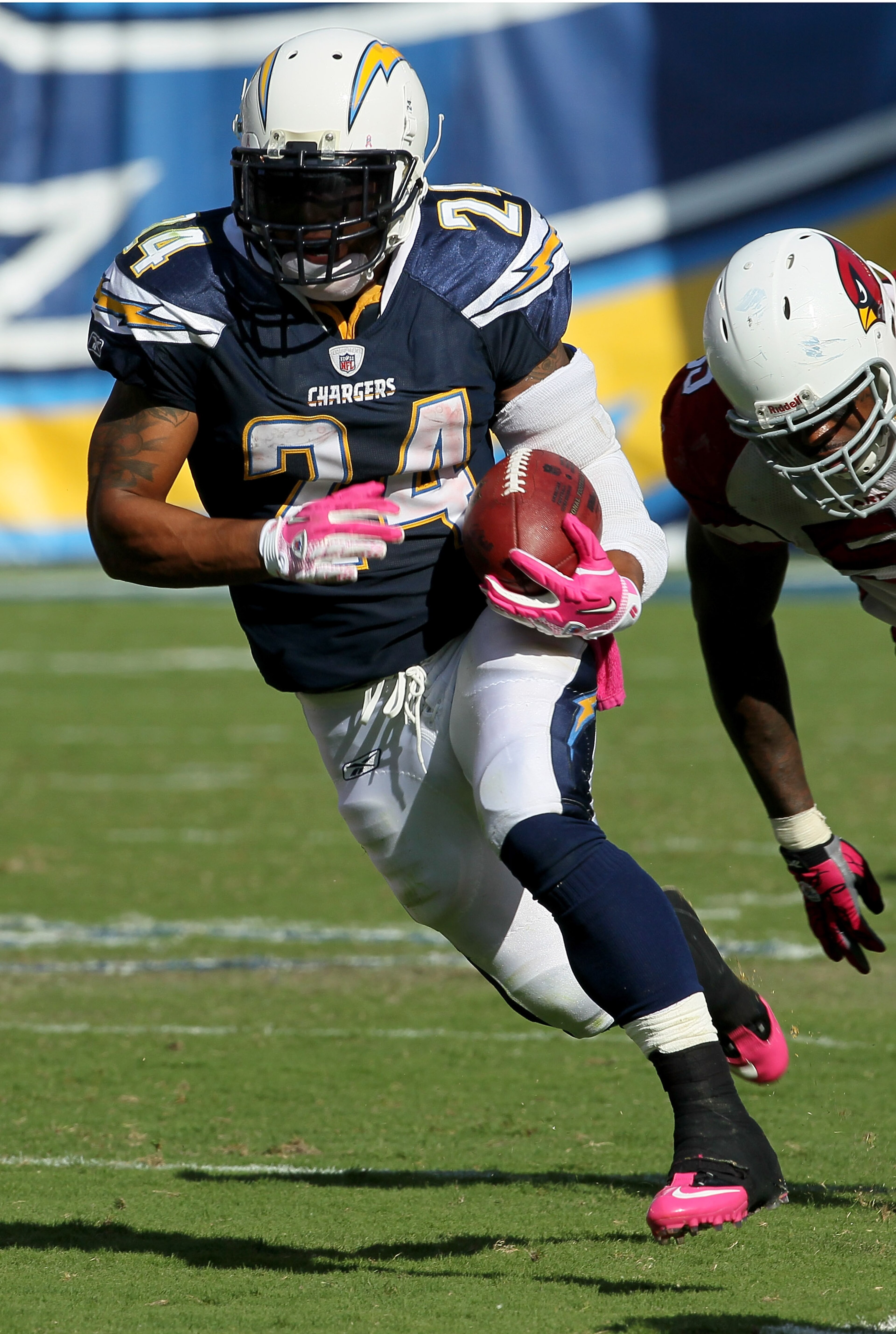 SAN DIEGO - OCTOBER 03:  Running back Ryan Mathews #24 of the San Diego Chargers carries the ball against the Arizona Cardinals at Qualcomm Stadium on October 3, 2010 in San Diego, California.   The Chargers won 41-10.  (Photo by Stephen Dunn/Getty Images