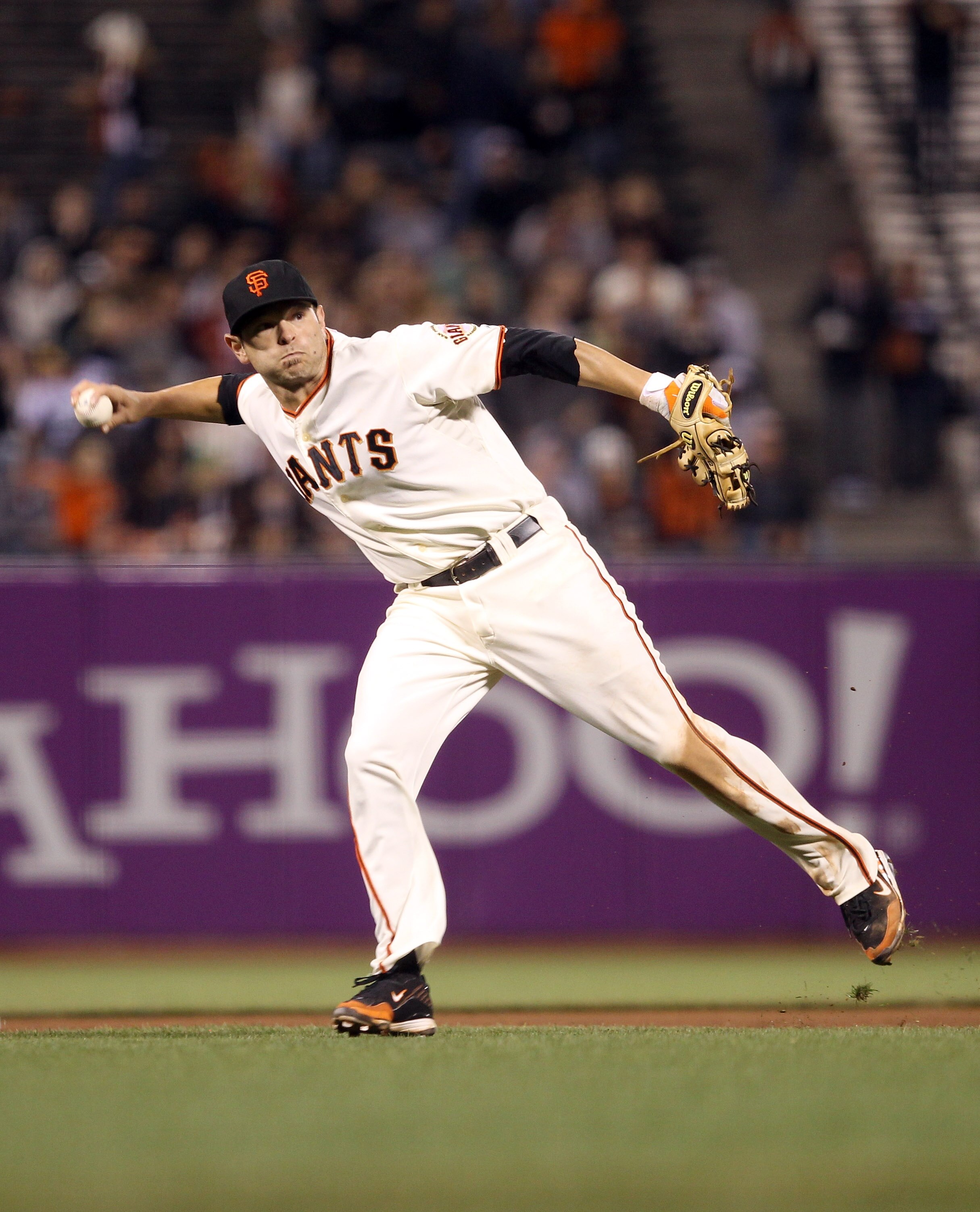 SAN FRANCISCO - AUGUST 31:  Freddy Sanchez #21 of the San Francisco Giants in action against the Colorado Rockies at AT&T Park on August 31, 2010 in San Francisco, California.  (Photo by Ezra Shaw/Getty Images)