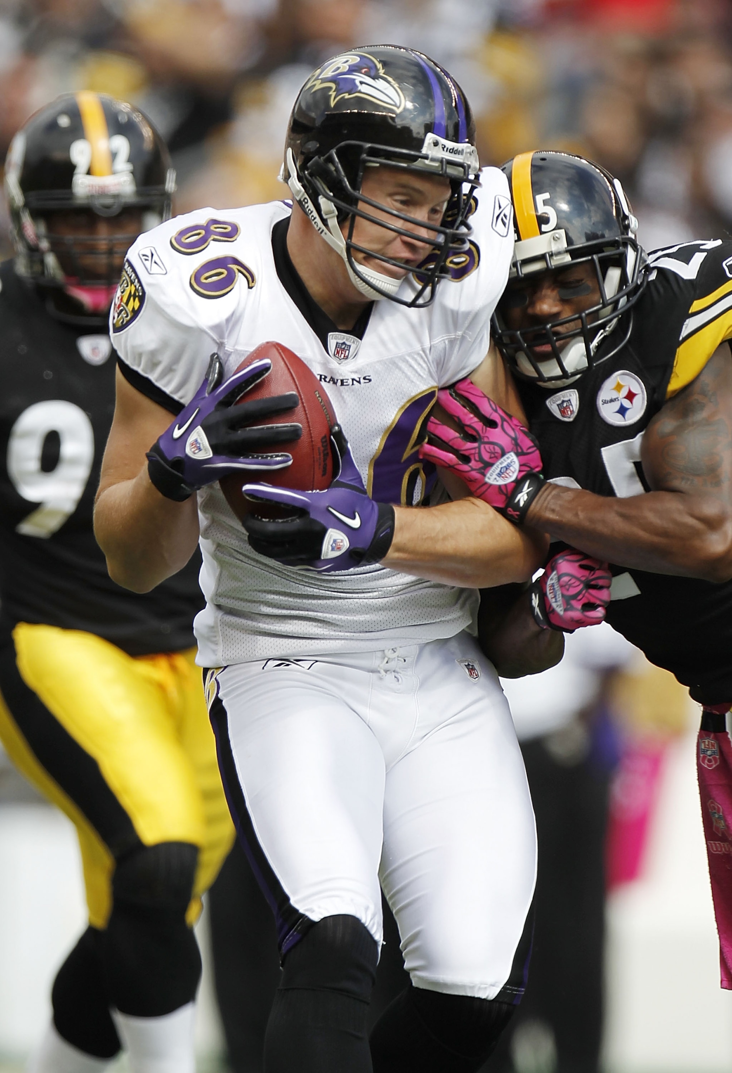 PITTSBURGH - OCTOBER 03: Todd Heap #86 of the Baltimore Ravens takes a hit by Ryan Clark #25 of the Pittsburgh Steelers on October 3, 2010 at Heinz Field in Pittsburgh, Pennsylvania.  (Photo by Gregory Shamus/Getty Images)
