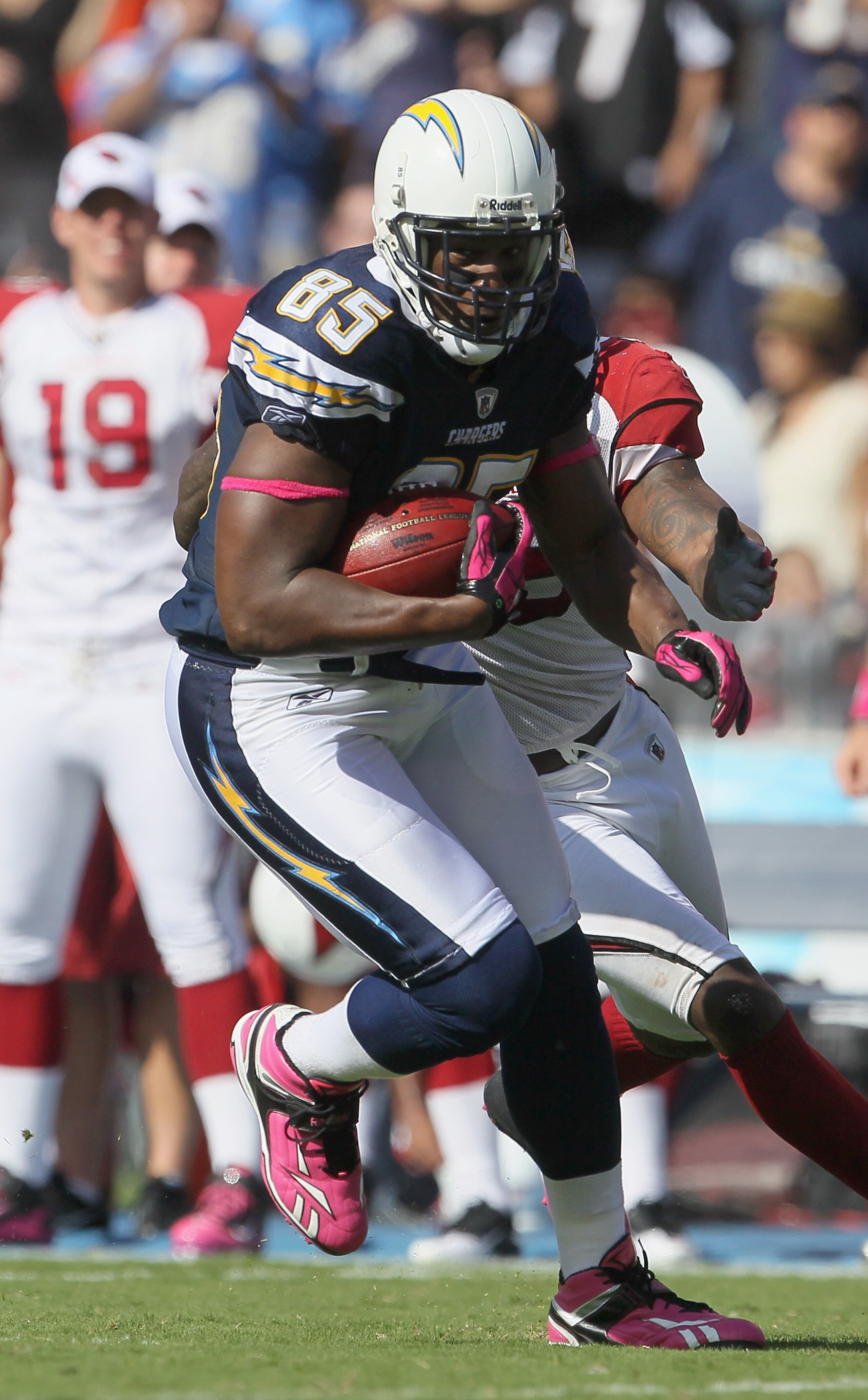 SAN DIEGO - OCTOBER 03: Tight end Antonio Gates #85 of the San Diego Chargers carries the ball in the third quarter against the Arizona Cardinals at Qualcomm Stadium on October 3, 2010 in San Diego, California. The Chargers defeated the Cardinals 41-10. SAN DIEGO - OCTOBER 03: Tight end Antonio Gates #85 of the San Diego Chargers carries the ball in the third quarter against the Arizona Cardinals at Qualcomm Stadium on October 3, 2010 in San Diego, California. The Chargers defeated the Cardinals 41-10.