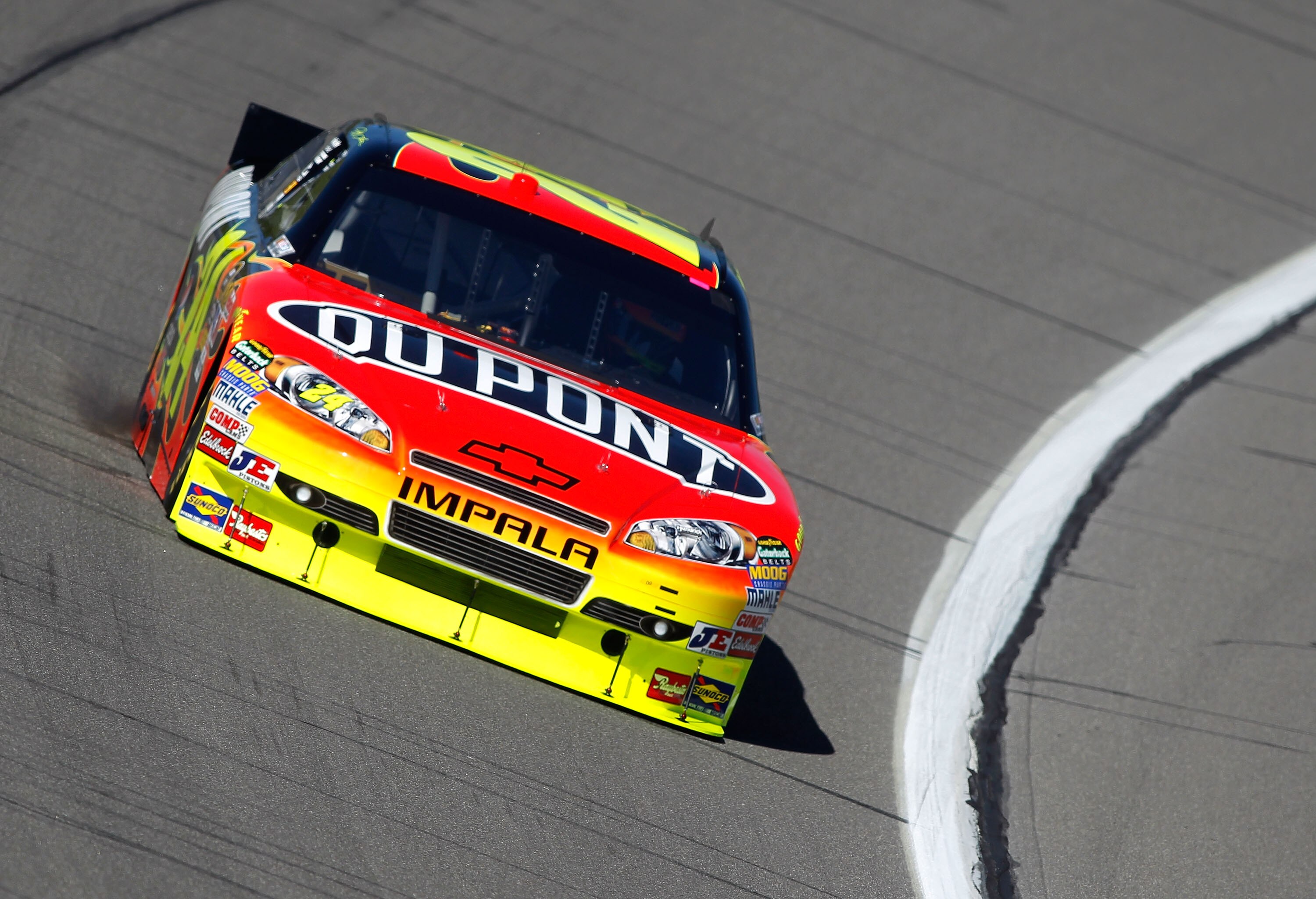 KANSAS CITY, KS - OCTOBER 01:  Jeff Gordon, driver of the #24 DuPont Chevrolet, practices for the NASCAR Sprint Cup Series Price Chopper 400 on October 1, 2010 in Kansas City, Kansas.  (Photo by Todd Warshaw/Getty Images)