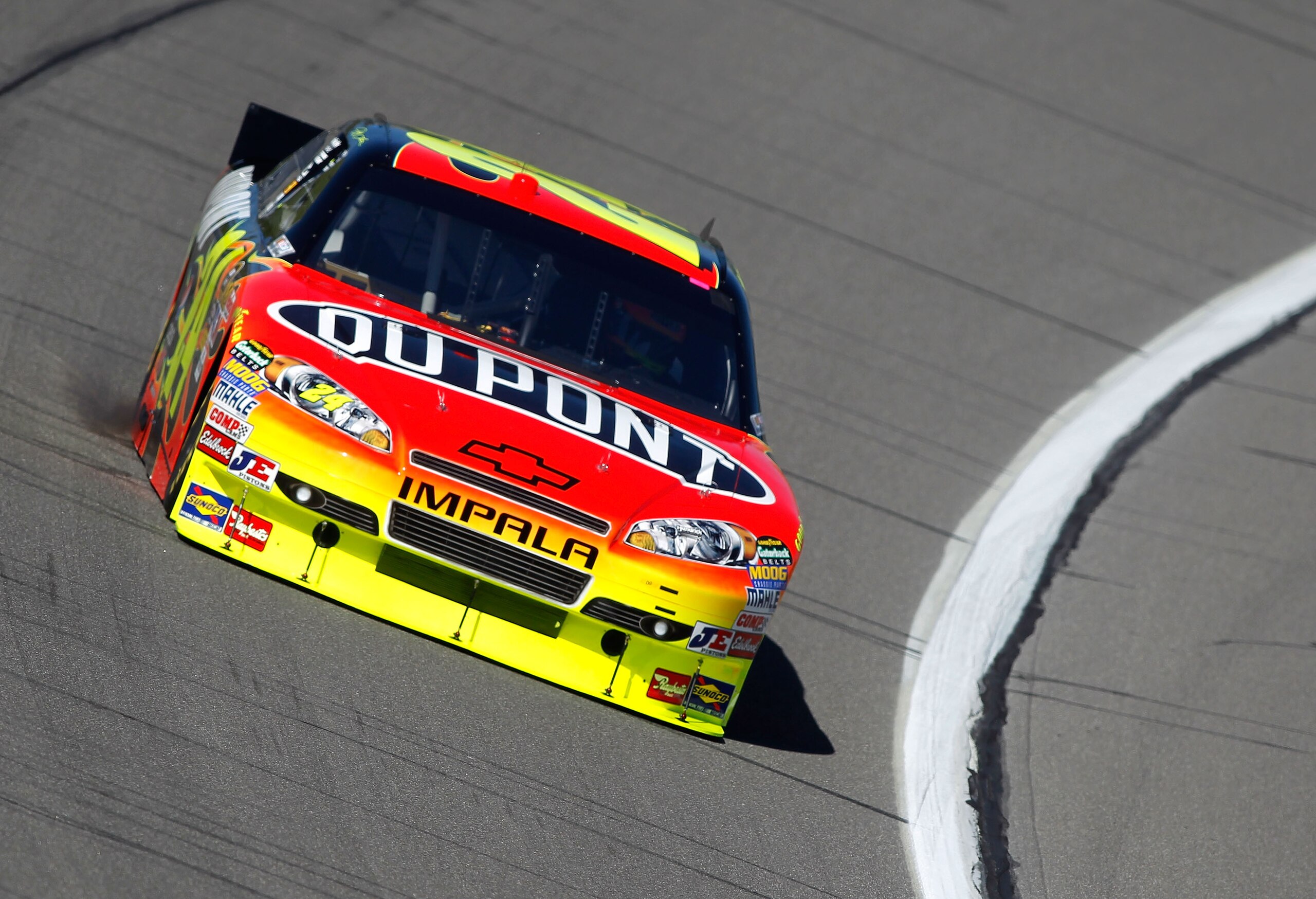 KANSAS CITY, KS - OCTOBER 01:  Jeff Gordon, driver of the #24 DuPont Chevrolet, practices for the NASCAR Sprint Cup Series Price Chopper 400 on October 1, 2010 in Kansas City, Kansas.  (Photo by Todd Warshaw/Getty Images)