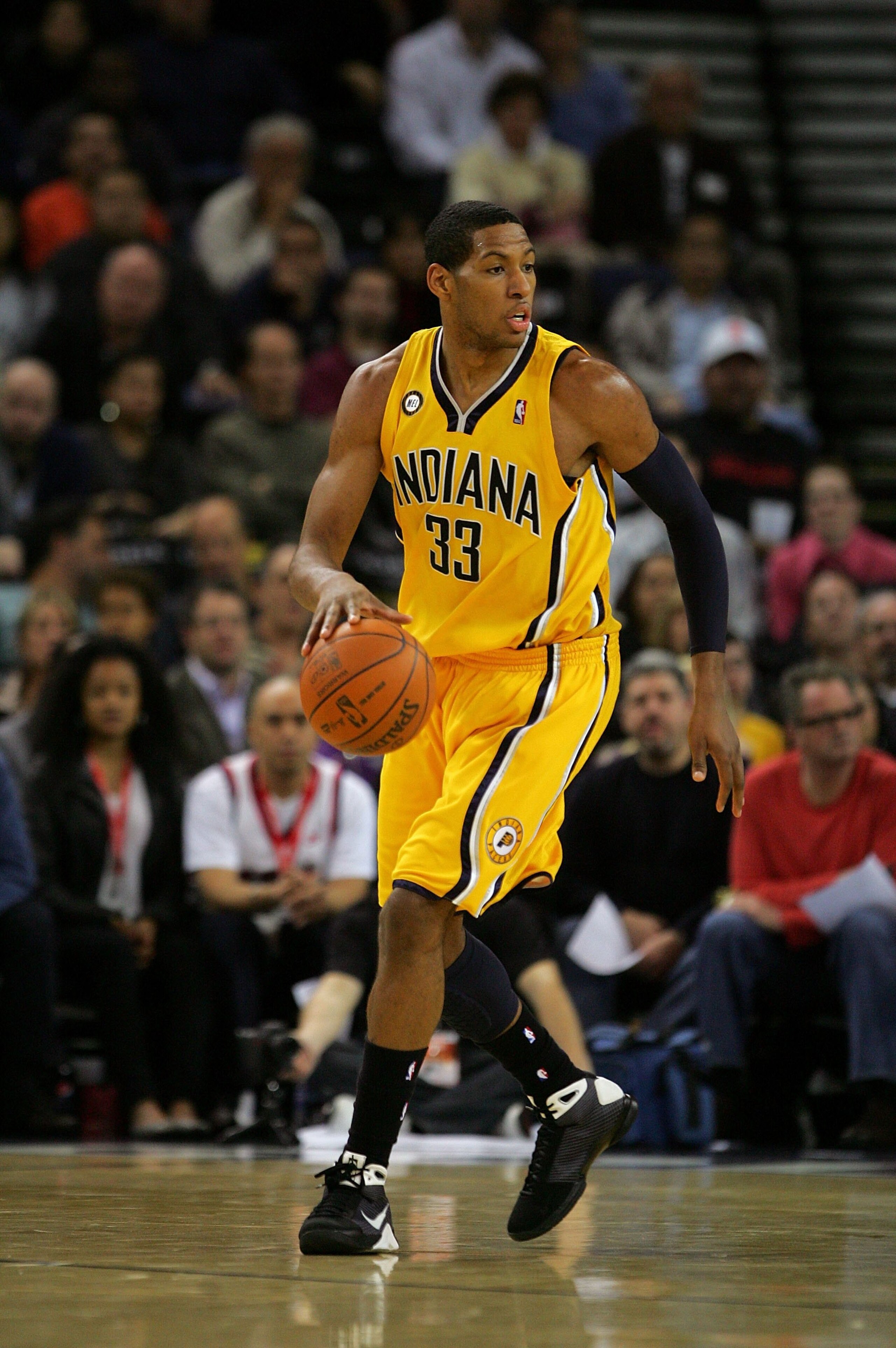 OAKLAND, CA - NOVEMBER 30:  Danny Granger #33 of the Indiana Pacers in action during their game against the Golden State Warriors at Oracle Arena on November 30, 2009 in Oakland, California. NOTE TO USER: User expressly acknowledges and agrees that, by do
