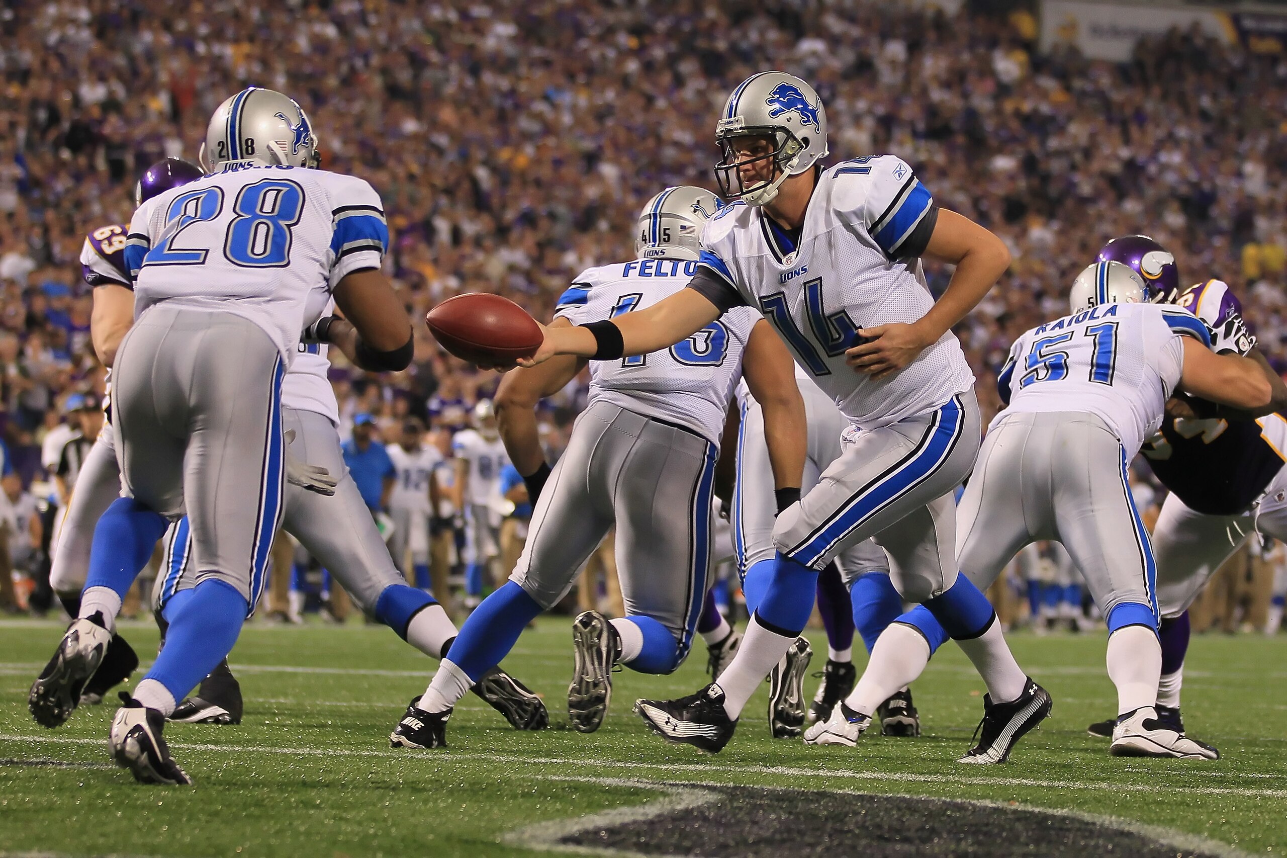 MINNEAPOLIS - SEPTEMBER 26:  Quarterback Shaun Hill #14 of the Detroit Lions hands the ball off to Maurice Morris #28 during the second half against the Minnesota Vikings at Hubert H. Humphrey Metrodome on September 26, 2010 in Minneapolis, Minnesota.  Th