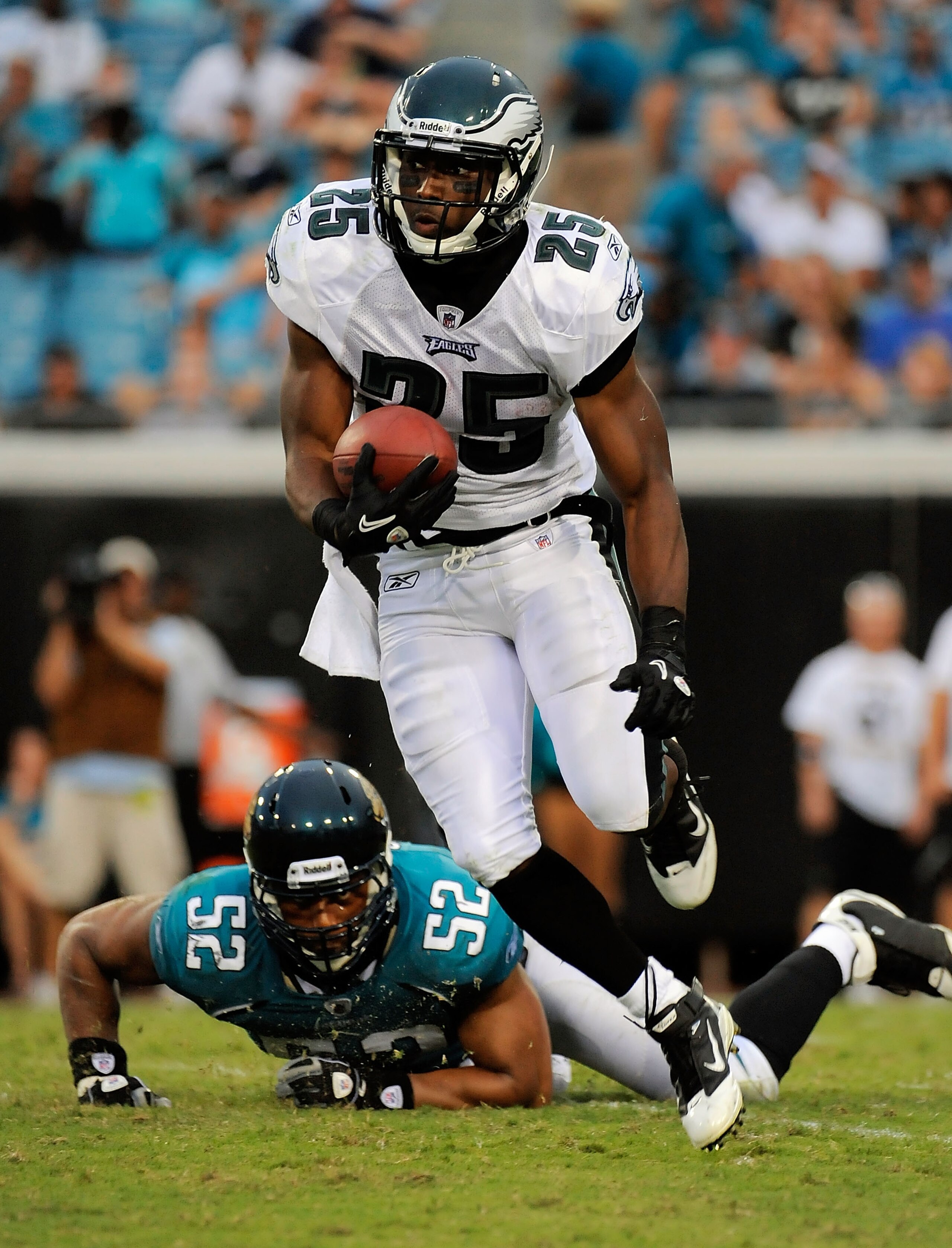 JACKSONVILLE, FL - SEPTEMBER 26:  Running back LeSean McCoy #25 of the Philadelphia Eagles looks for room to run after avoiding a tackle by linebacker Daryl Smith #52 of the Jacksonville Jaguars at EverBank Field on September 26, 2010 in Jacksonville, Flo