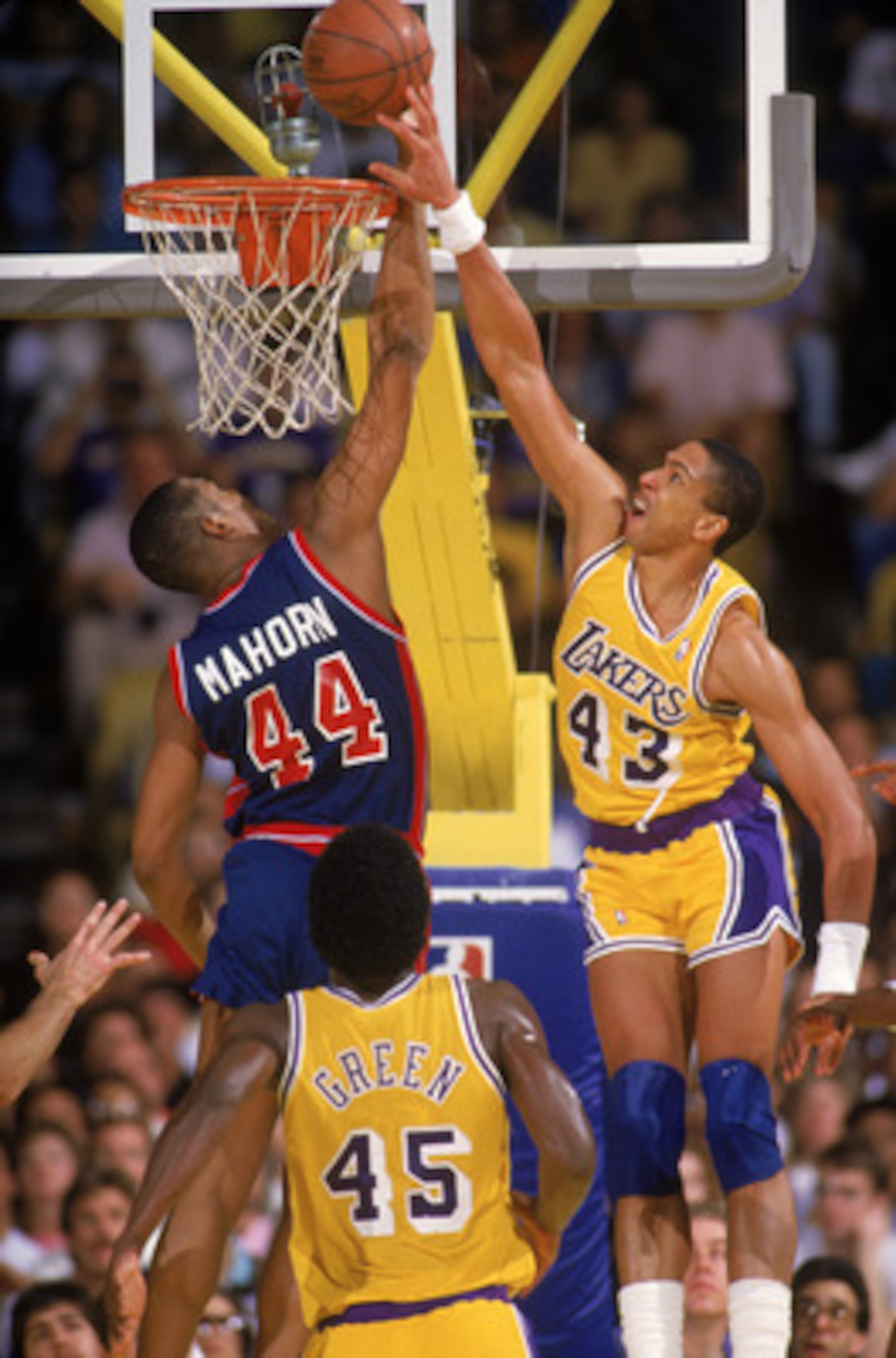 LOS ANGELES - 1987:  Mychal Thompson #43 of the Los Angeles Lakers battles for a rebound with Rick Mahorn #44 of the Detroit Pistons during an NBA game at the Great Western Forum in Los Angeles, California in 1987. (Photo by Rick Stewart/Getty Images)