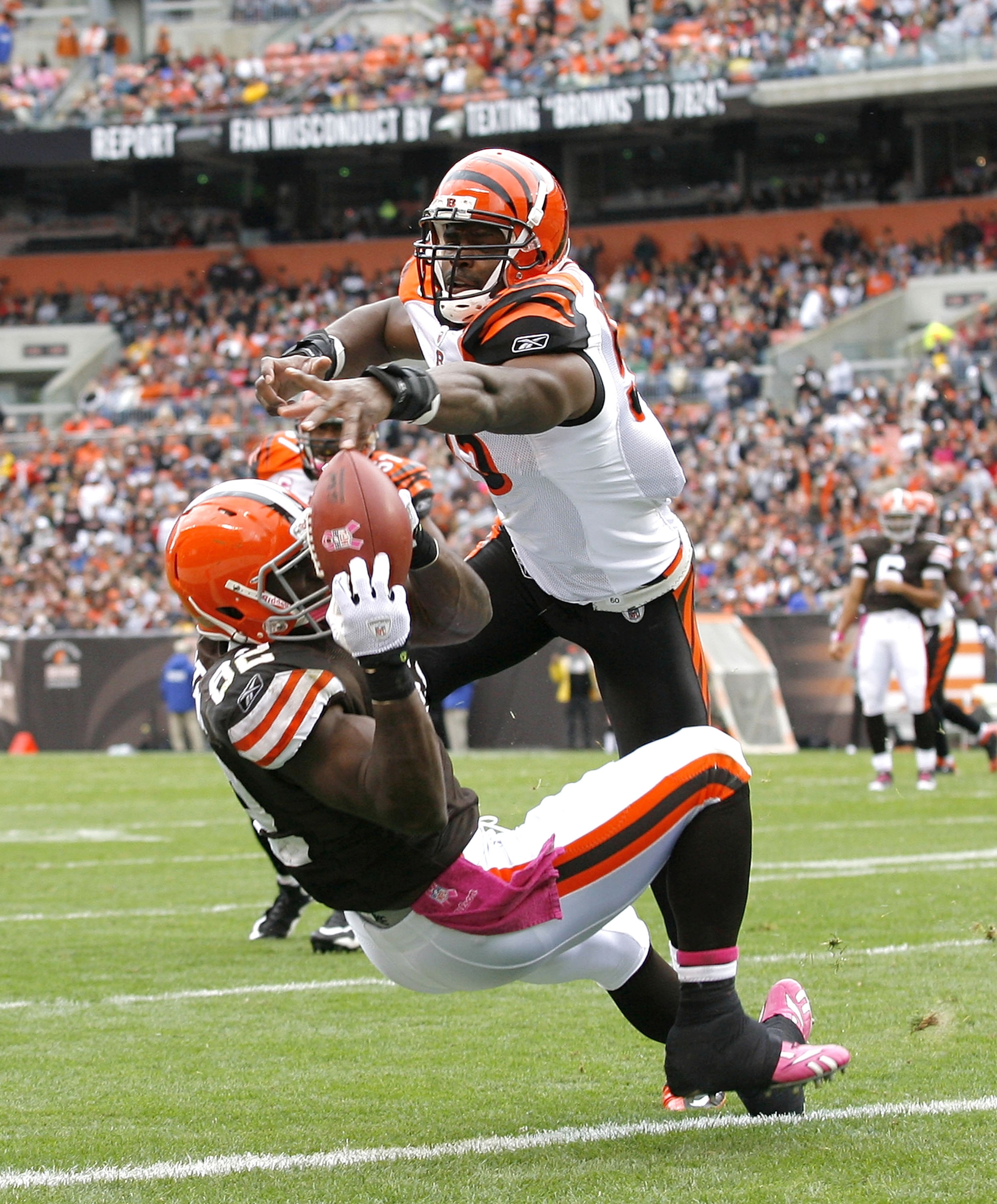 CLEVELAND - OCTOBER 03:  Linebacker Keith Rivers #55 of the Cincinnati Bengals breaks up a pass to tight end Benjamin Watson #82 of the Cleveland Browns at Cleveland Browns Stadium on October 3, 2010 in Cleveland, Ohio.  (Photo by Matt Sullivan/Getty Imag