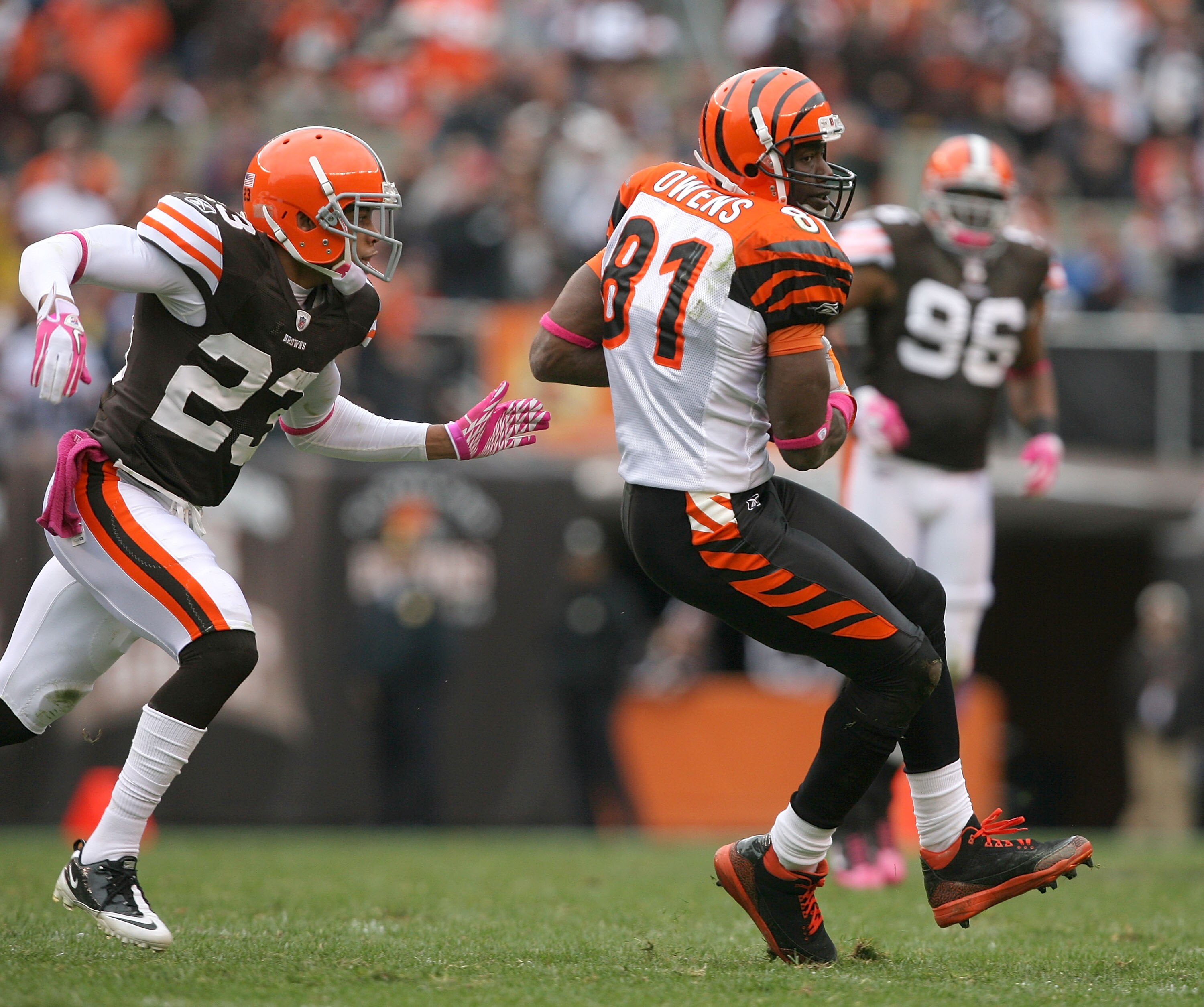 CLEVELAND - OCTOBER 03:  Wide receiver Terrell Owens #81 of the Cincinnati Bengals catches a pass in front of Joe Haden #23 of the Cleveland Browns at Cleveland Browns Stadium on October 3, 2010 in Cleveland, Ohio.  (Photo by Matt Sullivan/Getty Images)