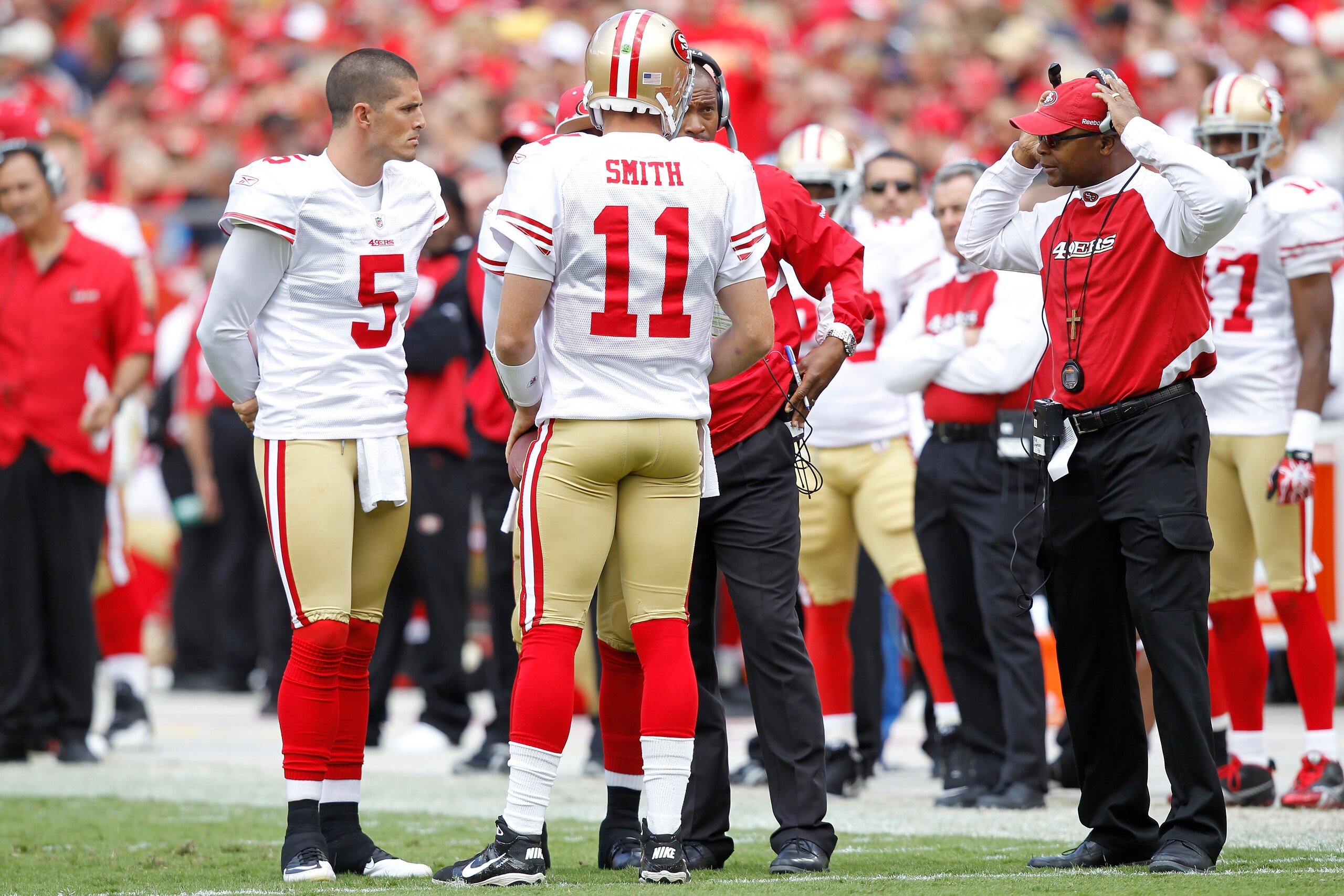 KANSAS CITY, MO - SEPTEMBER 26: Head coach Mike Singletary of the San Francisco 49ers talks with quarterback Alex Smith #11 during the game against the Kansas City Chiefs at Arrowhead Stadium on September 26, 2010 in Kansas City, Missouri. The Chiefs won 