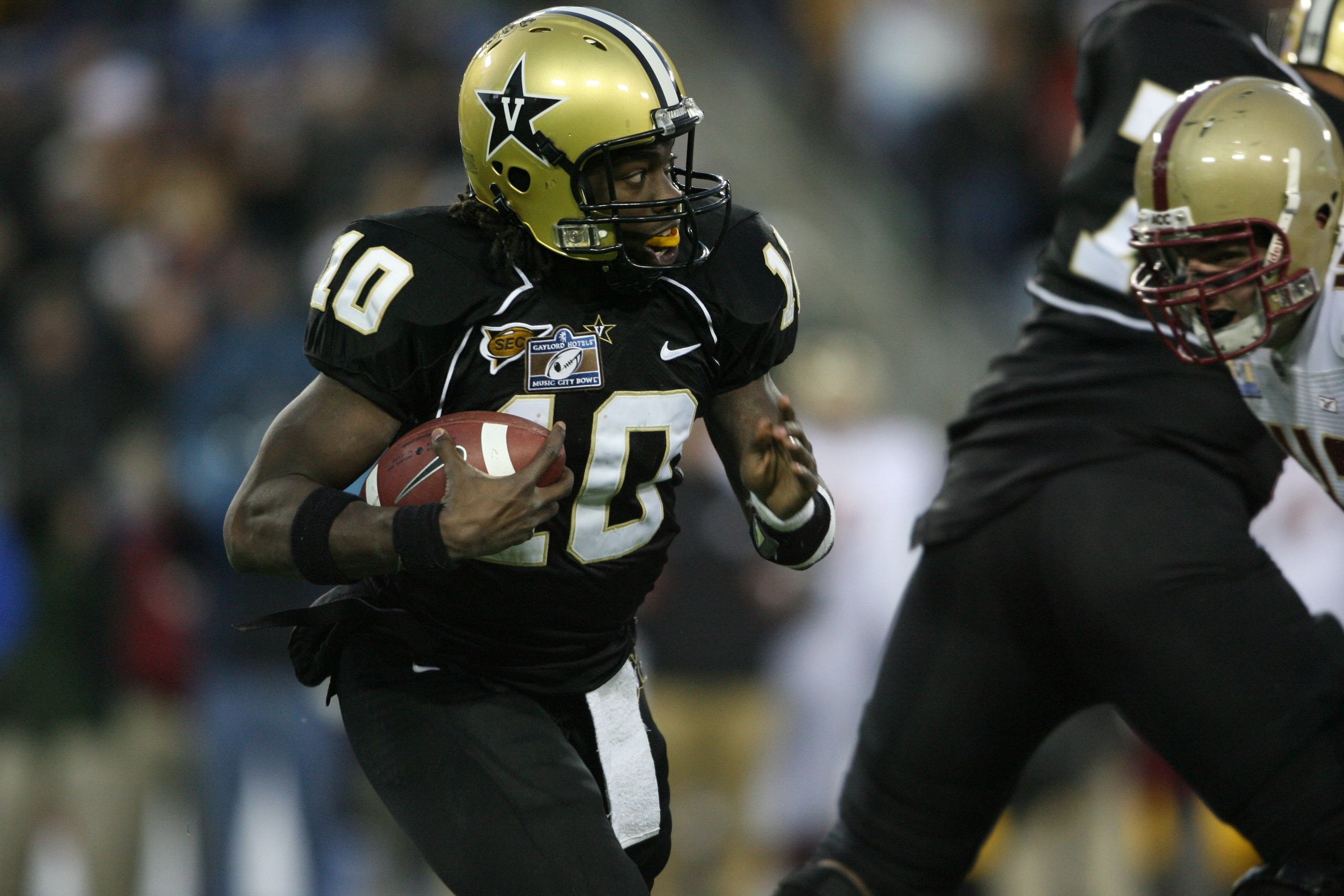 NASHVILLE, TN - DECEMBER 31:  Larry Smith #10 of the Vanderbilt Commodores carries the ball against the Boston College Eagles during the Gaylord Hotels Music City Bowl at LP Field on December 31, 2008 in Nashville, Tennessee.  (Photo by Andy Lyons/Getty I