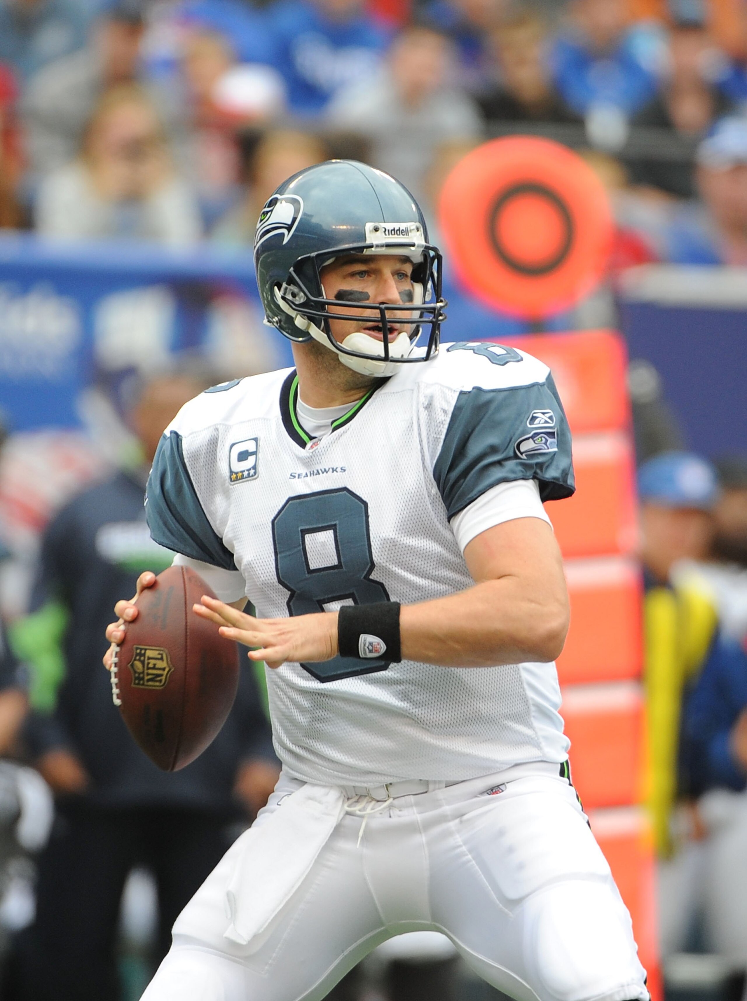 EAST RUTHERFORD, NJ - OCTOBER 05:  Matt Hasselback #8 of the Seattle Seahawks passes against the New York Giants during their game on October 5, 2008 at Giants Stadium in East Rutherford, New Jersey.  (Photo by Al Bello/Getty Images)