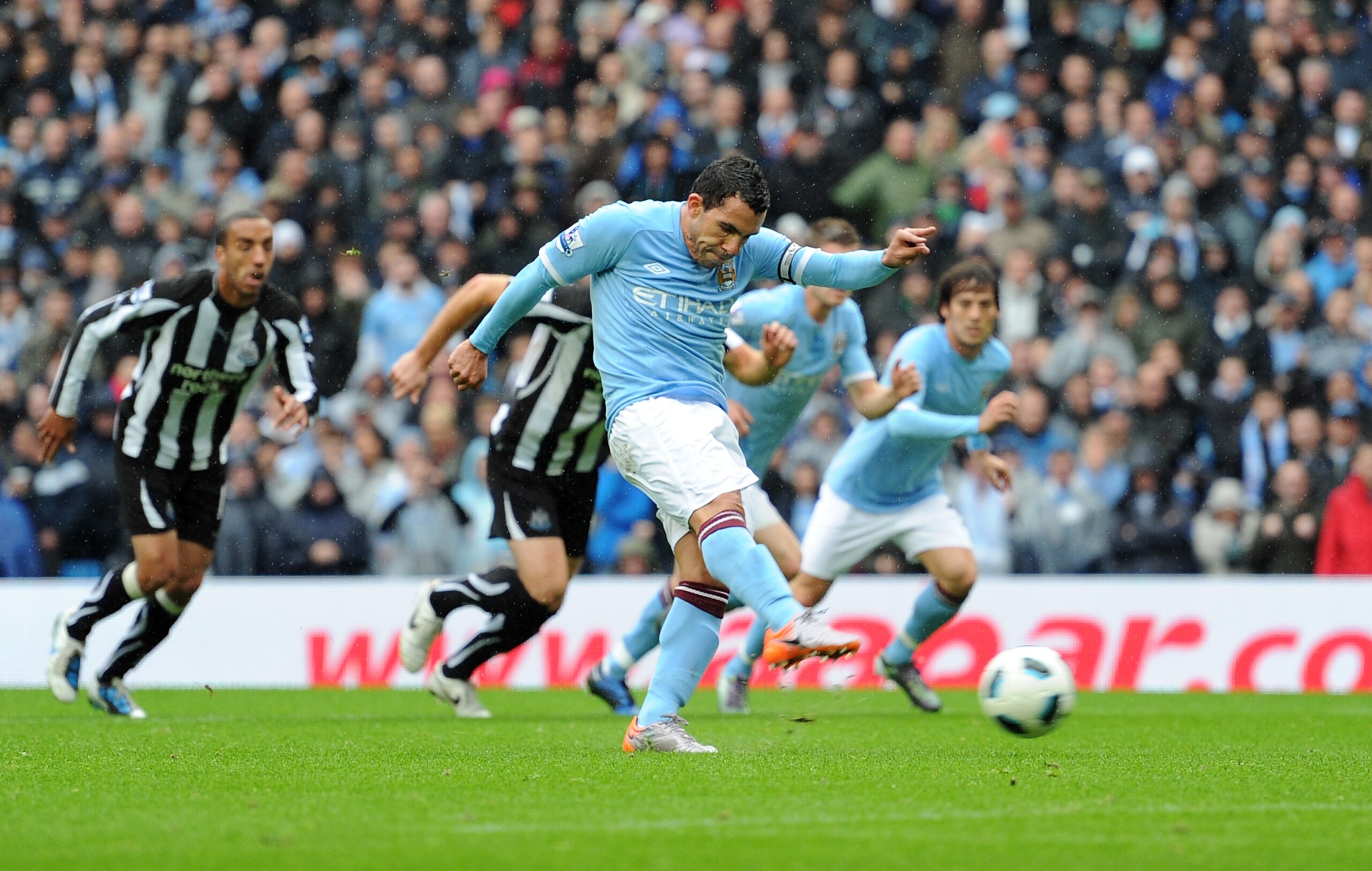 MANCHESTER, ENGLAND - OCTOBER 03:  Carlos Tevez of Manchester City scores the opening goal from the penalty spot during the Barclays Premier League match between Manchester City and Newcastle United at City of Manchester Stadium on October 3, 2010 in Manc