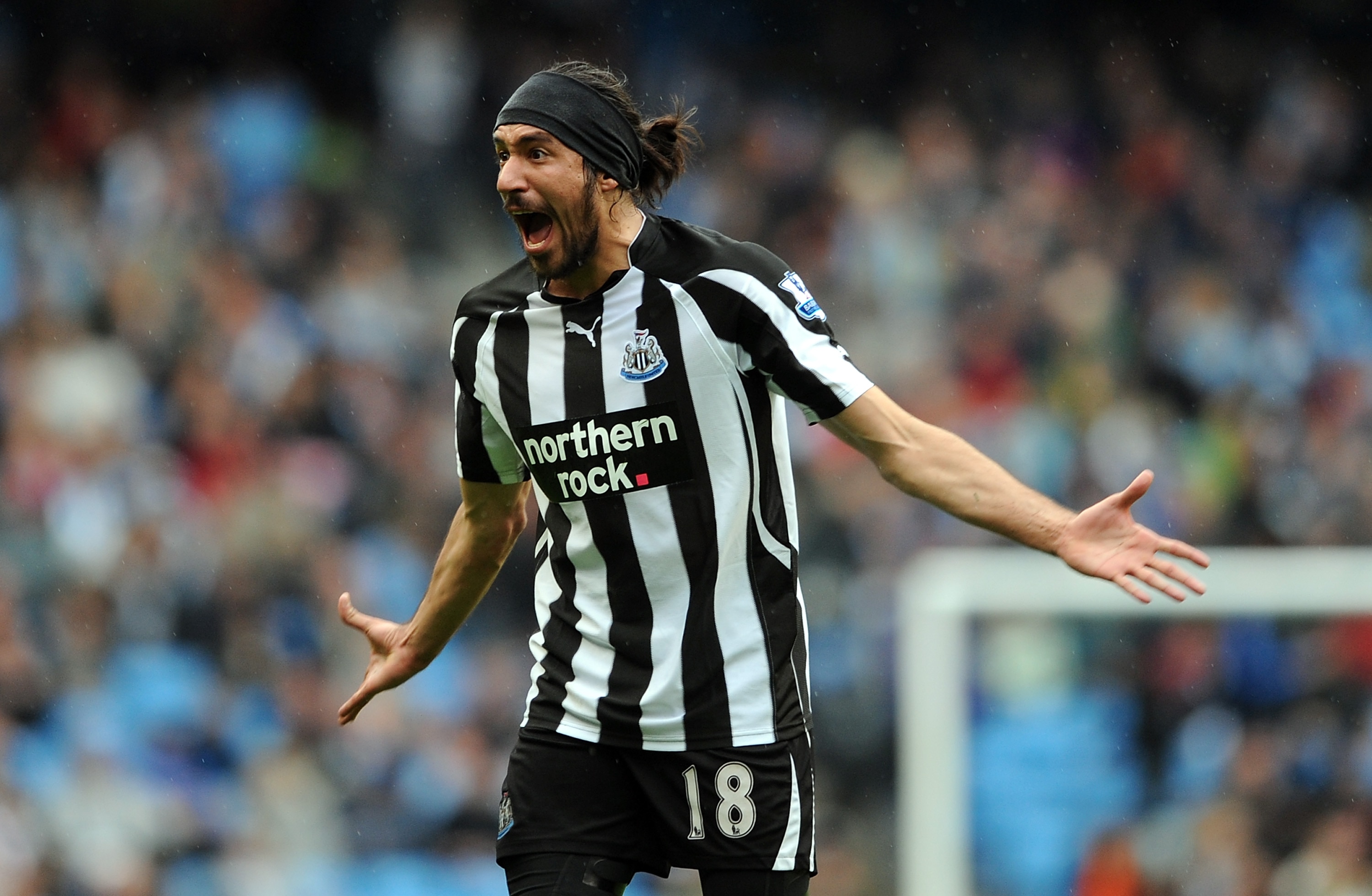 MANCHESTER, ENGLAND - OCTOBER 03: Jonas Gutierrez of Newcastle United screams at the assistant referee after the award of a penalty during the Barclays Premier League match between Manchester City and Newcastle United at City of Manchester Stadium on Oct MANCHESTER, ENGLAND - OCTOBER 03: Jonas Gutierrez of Newcastle United screams at the assistant referee after the award of a penalty during the Barclays Premier League match between Manchester City and Newcastle United at City of Manchester Stadium on Oct