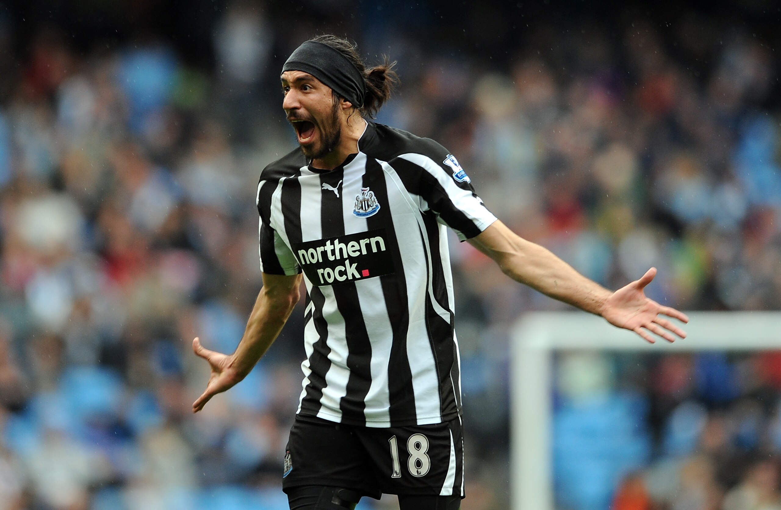 MANCHESTER, ENGLAND - OCTOBER 03:  Jonas Gutierrez of Newcastle United screams at the assistant referee after the award of a penalty during the Barclays Premier League match between Manchester City and Newcastle United at City of Manchester Stadium on Oct