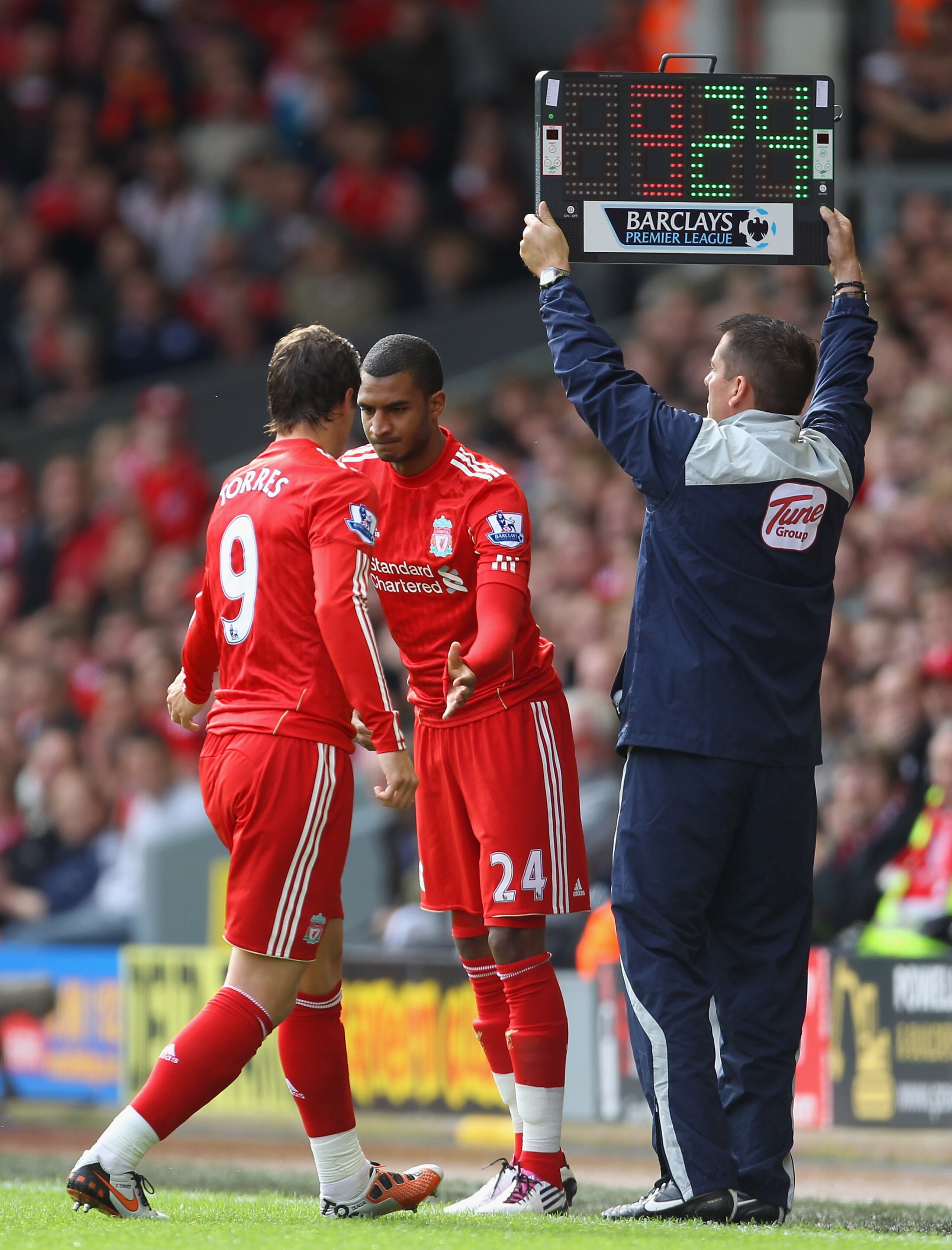 LIVERPOOL, ENGLAND - OCTOBER 03:  Fernando Torres of Liverpool is substituted during the Barclays Premier League match between Liverpool and Blackpool at Anfield on October 3, 2010 in Liverpool, England.  (Photo by Alex Livesey/Getty Images)