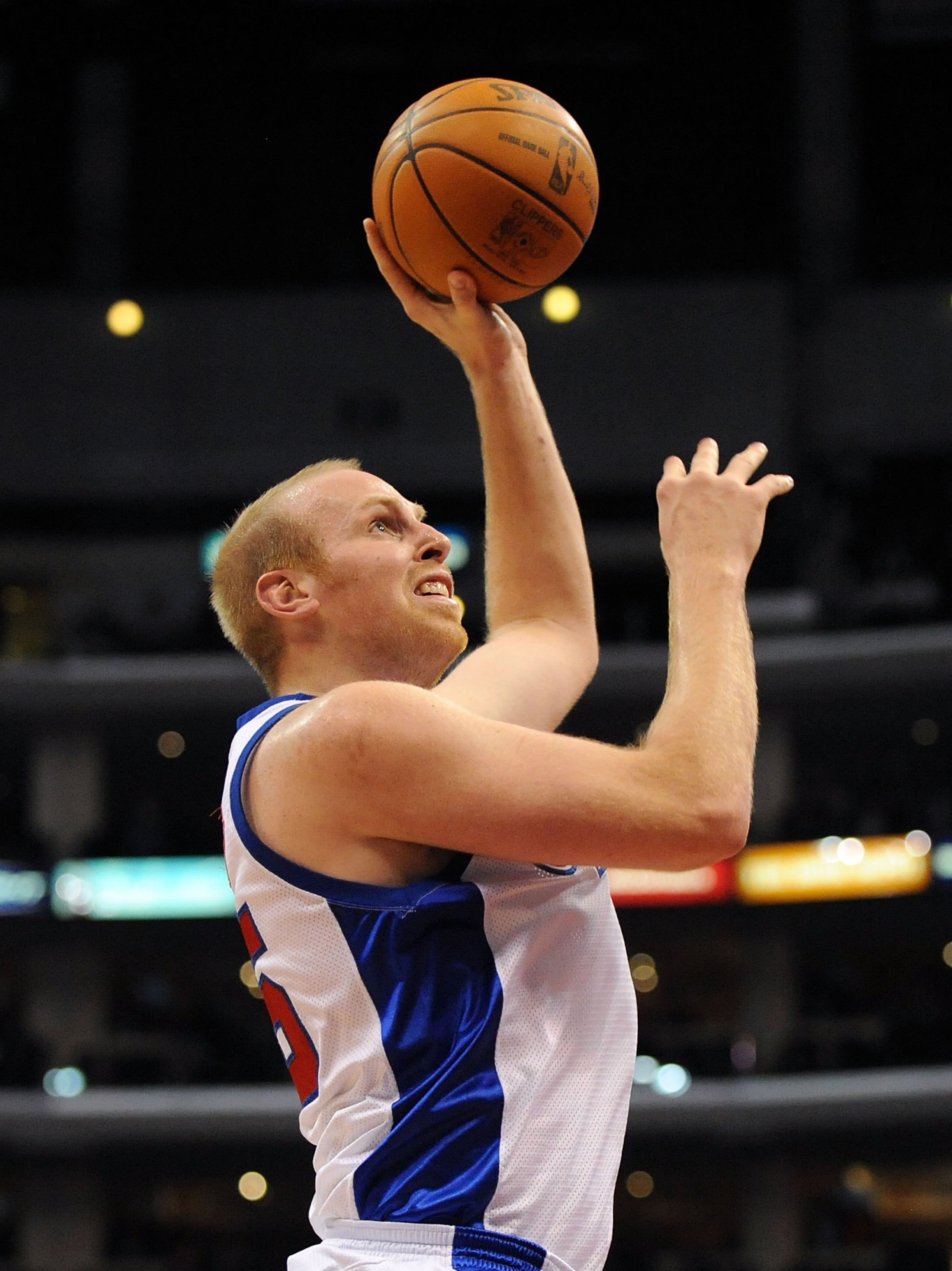LOS ANGELES, CA - DECEMBER 13: Chris Kaman #35 of the Los Angeles Clippers shoots a jumper against the San Antonio Spurs at Staples Center on December 13, 2009 in Los Angeles, California. NOTE TO USER: User expressly acknowledges and agrees that, by dow LOS ANGELES, CA - DECEMBER 13: Chris Kaman #35 of the Los Angeles Clippers shoots a jumper against the San Antonio Spurs at Staples Center on December 13, 2009 in Los Angeles, California. NOTE TO USER: User expressly acknowledges and agrees that, by dow