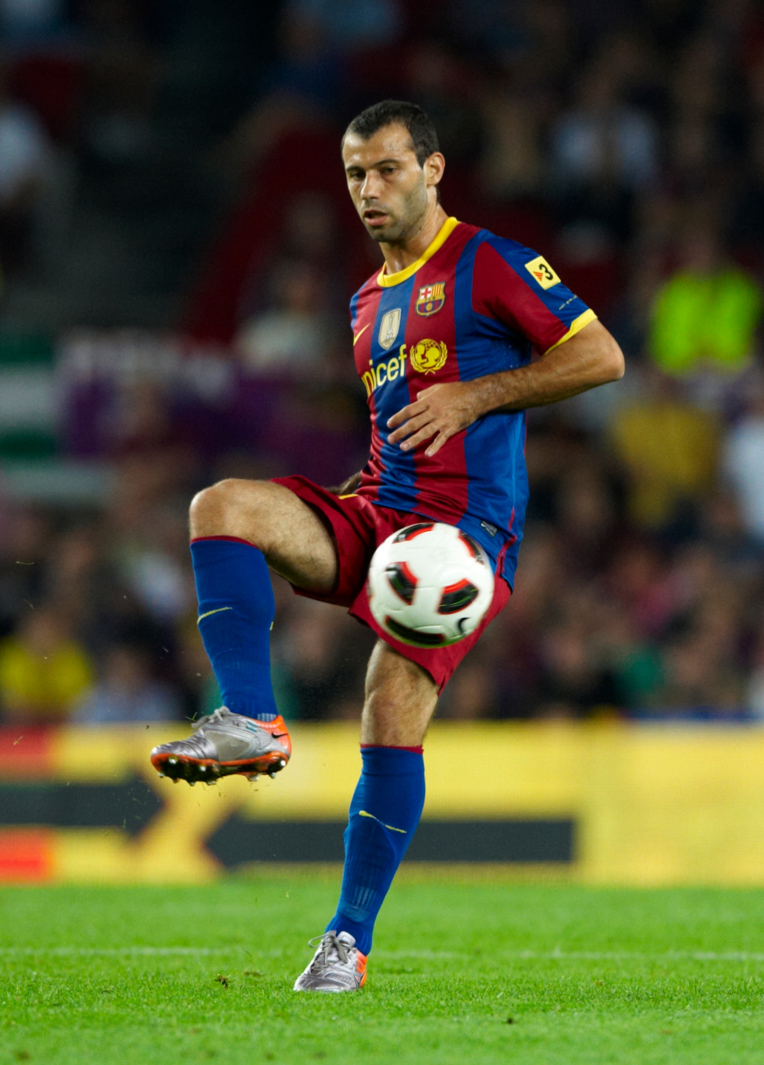 BARCELONA, SPAIN - SEPTEMBER 22:  Mascherano of Barcelona controls the ball during the La Liga match between Barcelona and Sporting de Gijon at Nou Camp on September 22, 2010 in Barcelona, Spain. Barcelona won 1-0.  (Photo by Manuel Queimadelos Alonso/Get