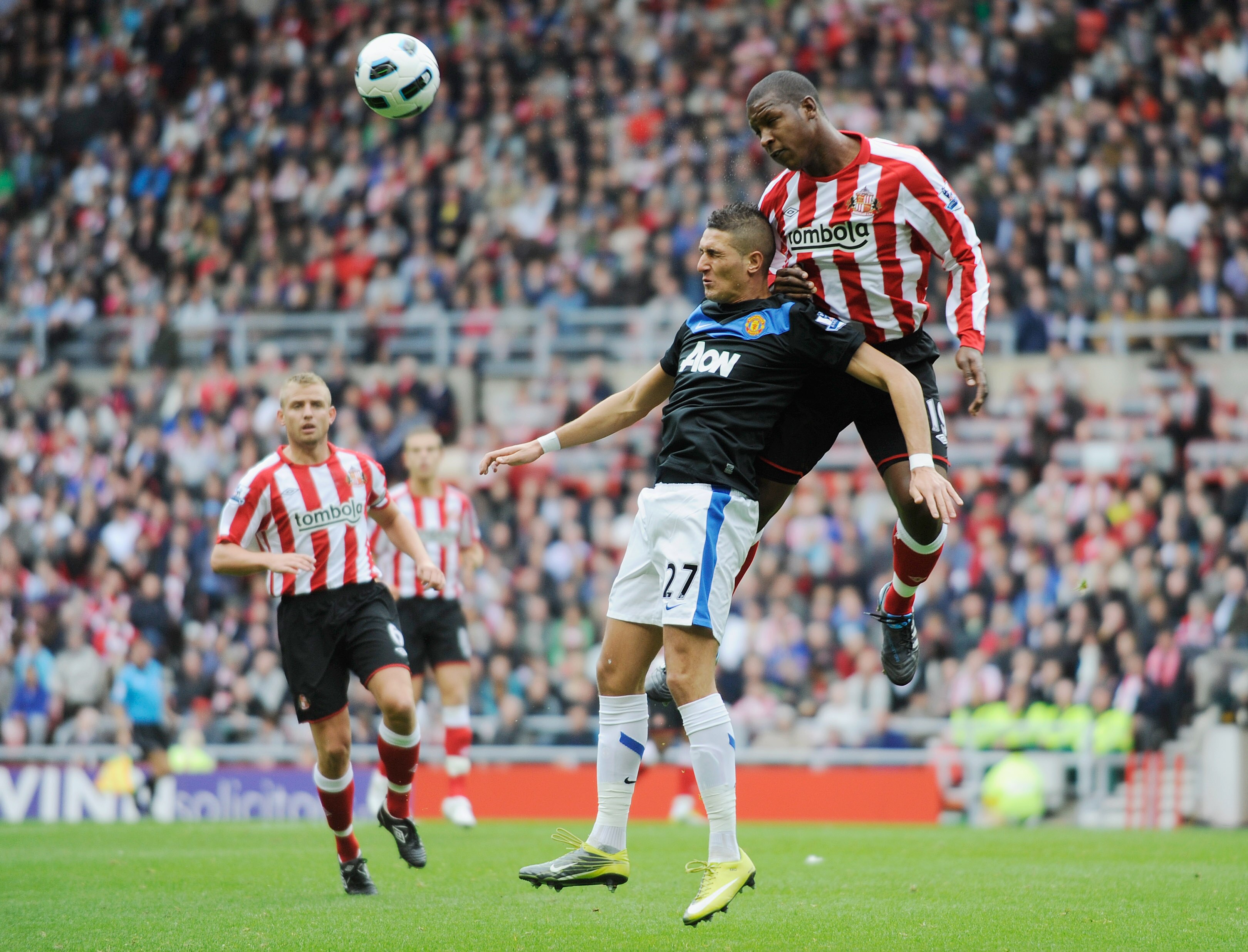 SUNDERLAND, ENGLAND - OCTOBER 02: Titus Bramble of Sunderland challenges Federico Macheda of Manchester United during the Barclays Premier League match between Sunderland and Manchester United at the Stadium of Light on October 2, 2010 in Sunderland, Engl SUNDERLAND, ENGLAND - OCTOBER 02: Titus Bramble of Sunderland challenges Federico Macheda of Manchester United during the Barclays Premier League match between Sunderland and Manchester United at the Stadium of Light on October 2, 2010 in Sunderland, Engl