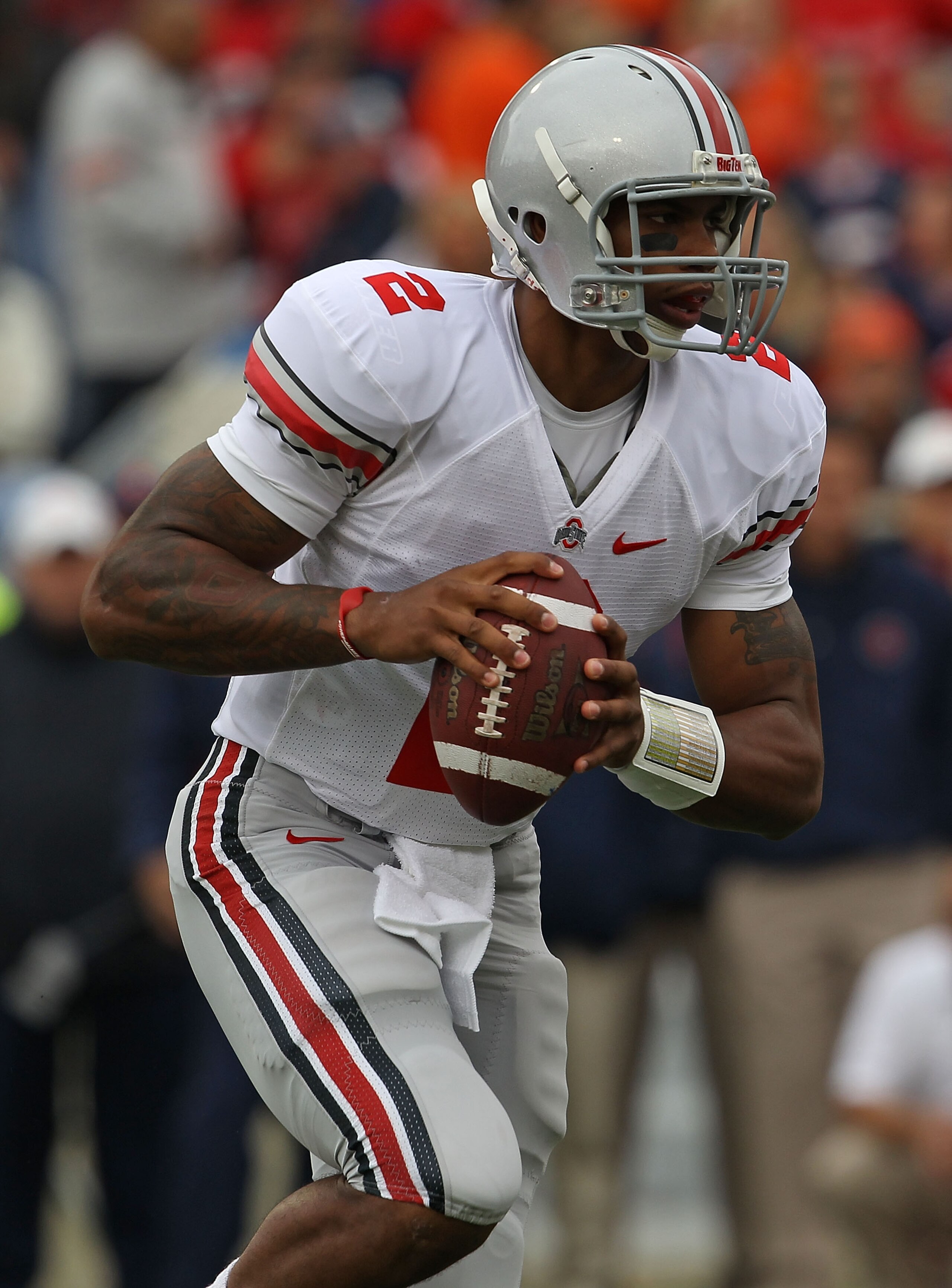 CHAMPAIGN, IL - OCTOBER 02: Terrelle Pryor #2 of the Ohio State Buckeyes runs for yardage against the Illinois Fighting Illini at Memorial Stadium on October 2, 2010 in Champaign, Illinois. Ohio State defeated Illinois 24-13. (Photo by Jonathan Daniel/Get