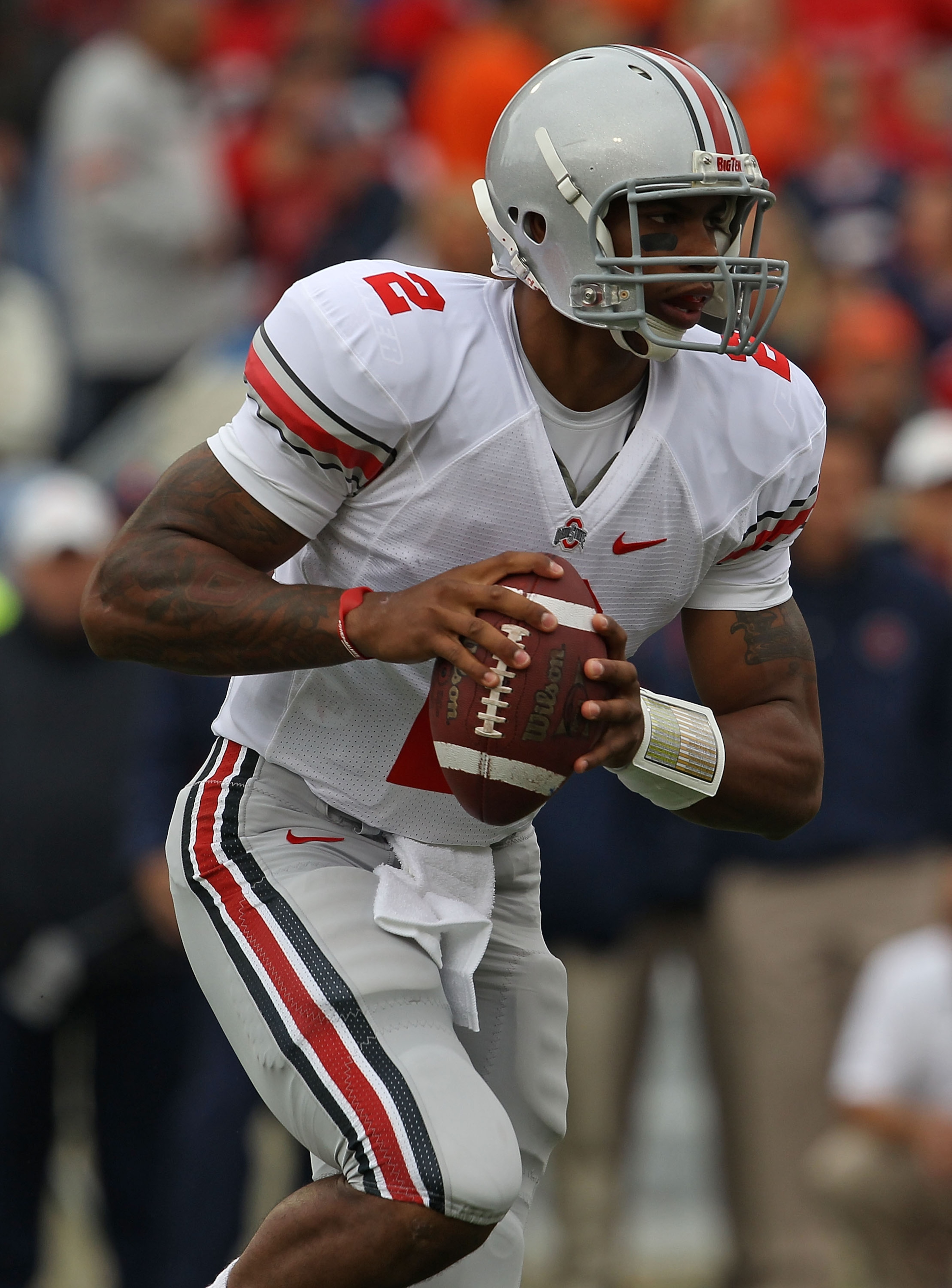CHAMPAIGN, IL - OCTOBER 02: Terrelle Pryor #2 of the Ohio State Buckeyes runs for yardage against the Illinois Fighting Illini at Memorial Stadium on October 2, 2010 in Champaign, Illinois. Ohio State defeated Illinois 24-13. (Photo by Jonathan Daniel/Get
