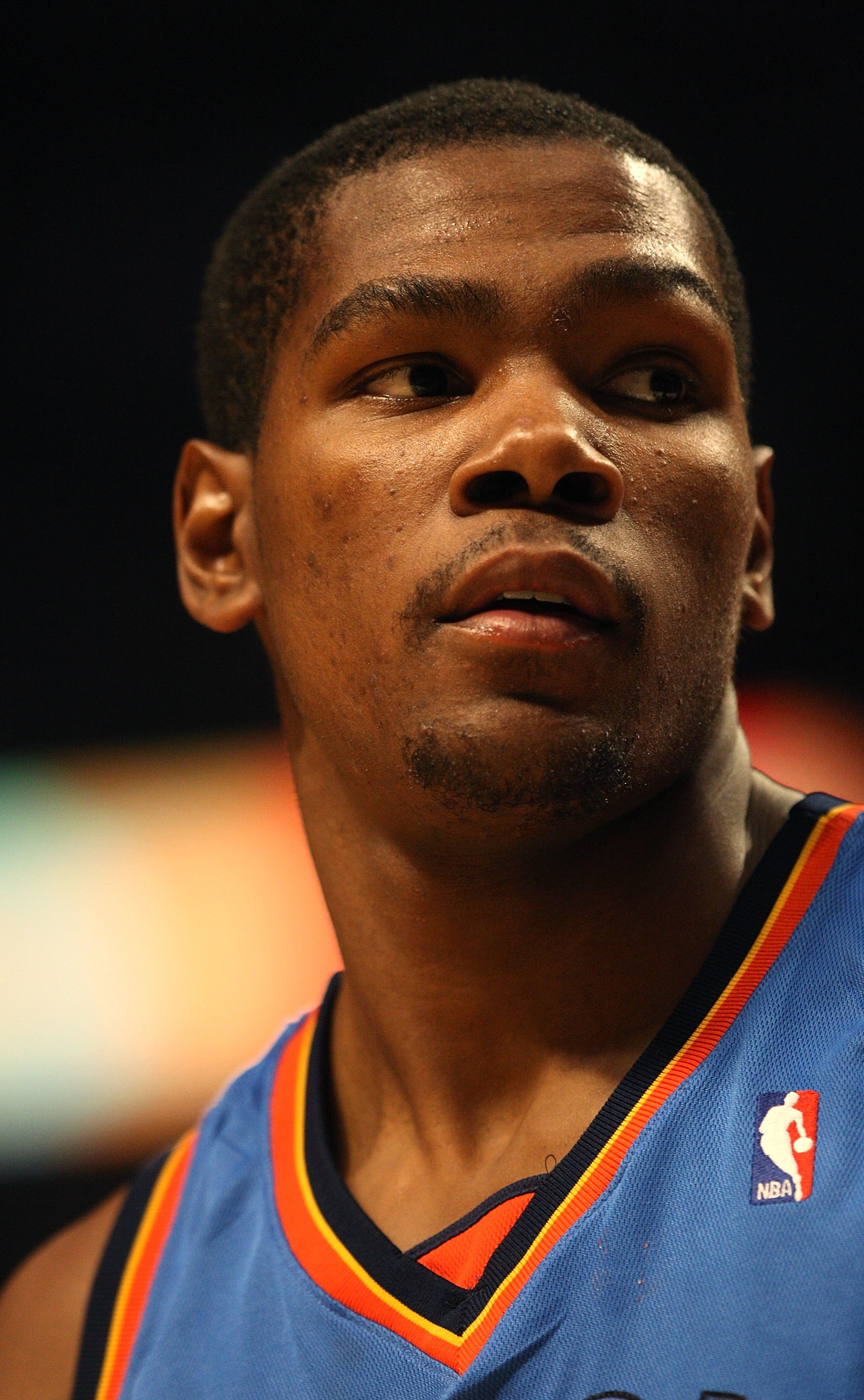 CHICAGO - JANUARY 04: Kevin Durant #35 of the Oklahoma City Thunder looks into the stands during a time-out against the Chicago Bulls at the United Center on January 4, 2010 in Chicago, Illinois. The Thunder defeated the Bulls 98-85. NOTE TO USER: User ex CHICAGO - JANUARY 04: Kevin Durant #35 of the Oklahoma City Thunder looks into the stands during a time-out against the Chicago Bulls at the United Center on January 4, 2010 in Chicago, Illinois. The Thunder defeated the Bulls 98-85. NOTE TO USER: User ex