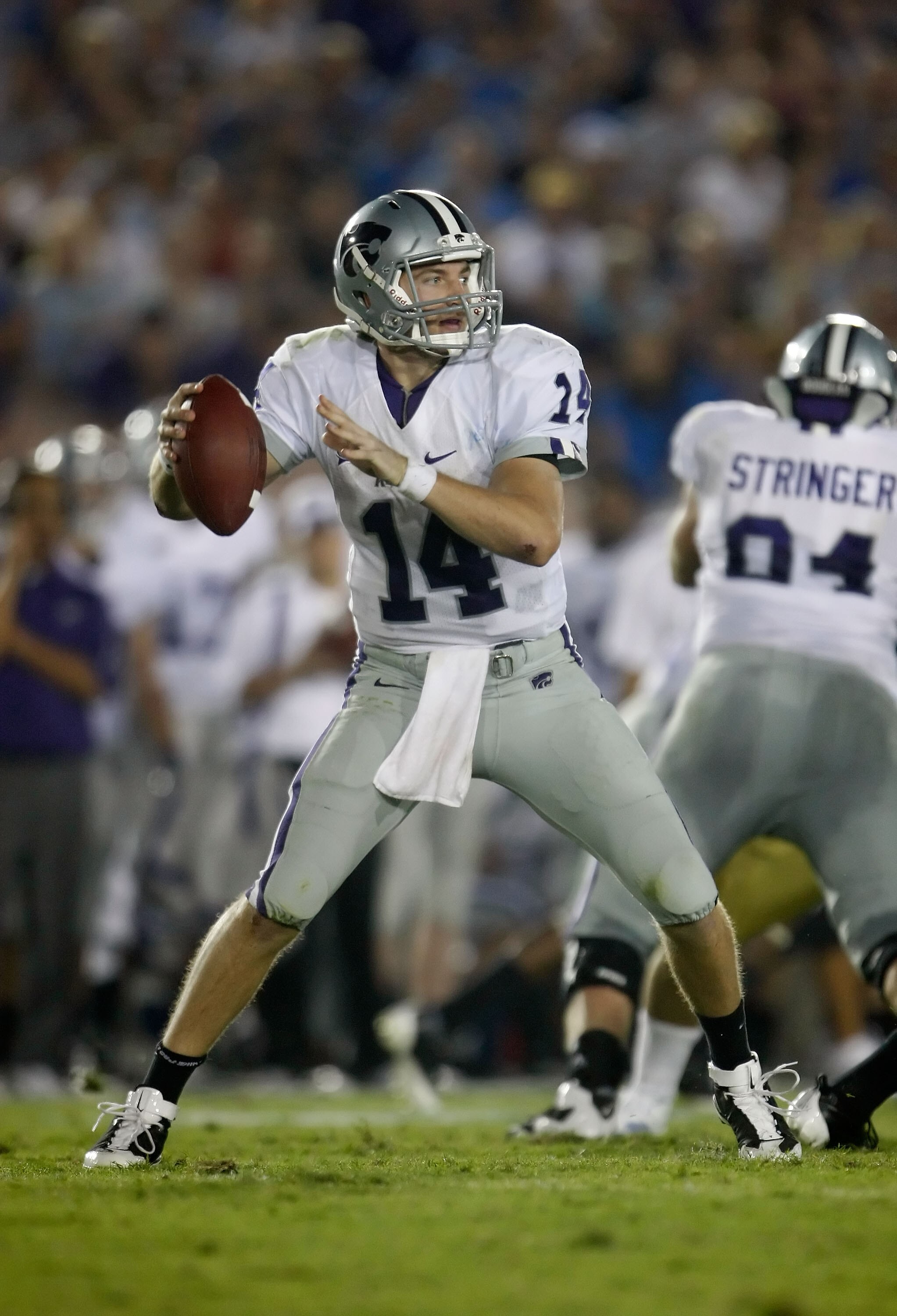 PASADENA, CA - SEPTEMBER 19:  Quarterback Carson Coffman #14 of the Kansas State Wildcats drops back to pass against the UCLA Bruins in the first half at the Rose Bowl on September 19, 2009 in Pasadena, California.  (Photo by Jeff Gross/Getty Images)