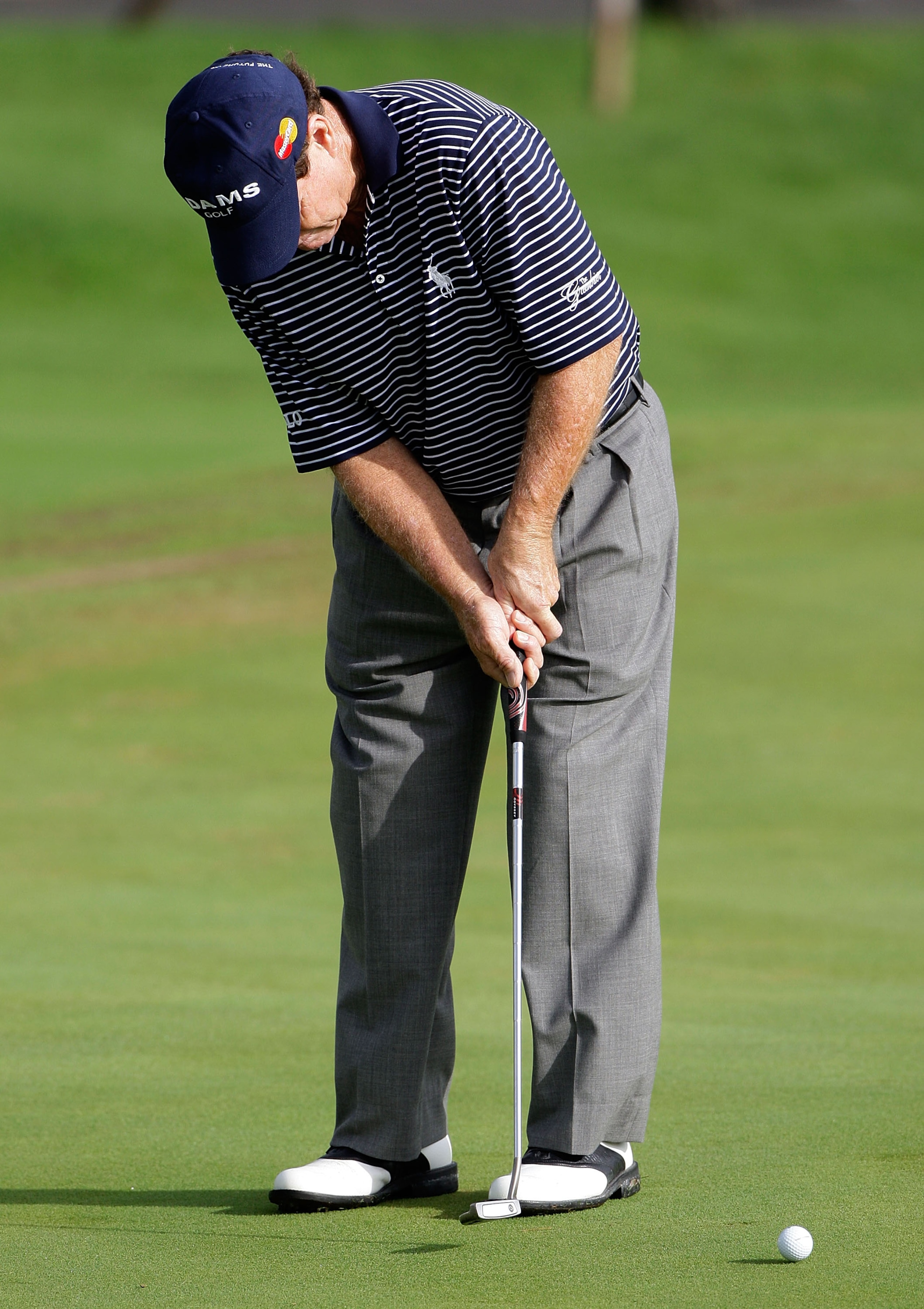INCHEON, SOUTH KOREA - SEPTEMBER 12:  Tom Watson of United States hits a putt during day three of the PGA Champions Tour - Posco E&C Songdo Championship at Jack Nicklaus Golf Club on September 12, 2010 in Incheon, South Korea.  (Photo by Chung Sung-Jun/Ge