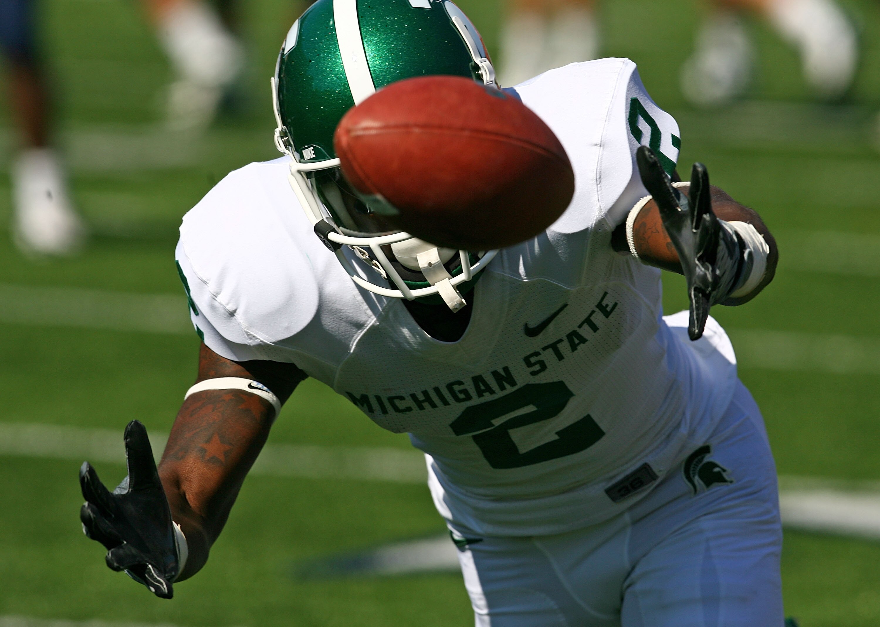 CHAMPAIGN, IL - OCTOBER 10: Mark Dell #2 of the Michigan State Spartans misses catching the ball against the Illinois Fighting Illini on October 10, 2009 at Memorial Stadium at the University of Illinois in Champaign, Illinois. Michigan State defeated Ill
