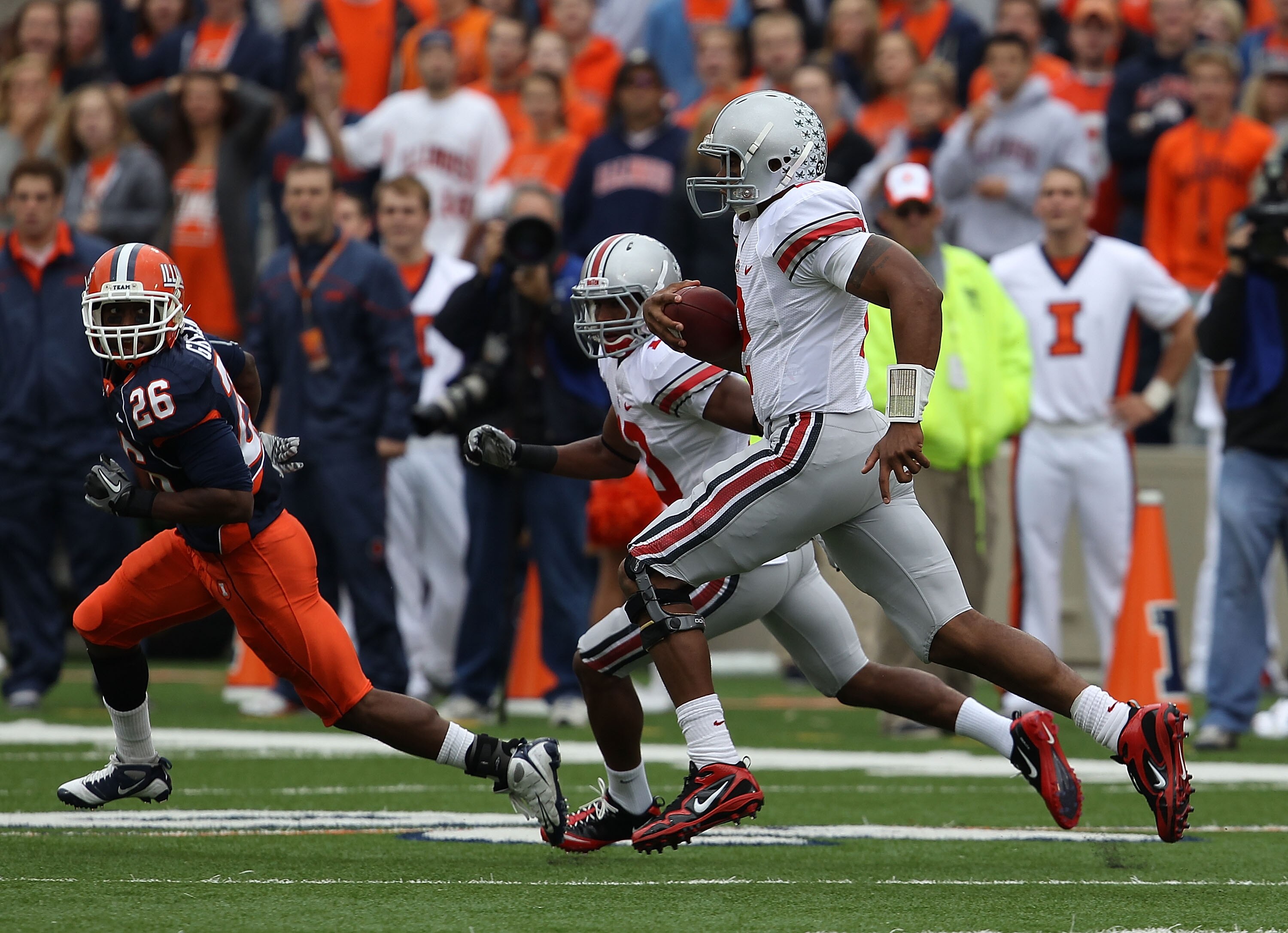 CHAMPAIGN, IL - OCTOBER 02: Terrelle Pryor #2 of the Ohio State Buckeyesruns for a 66 yard gain as teammate Brandon Saine #3 looks to block and Justin Green #26 of the Illinois Fighting Illini pursues at Memorial Stadium on October 2, 2010 in Champaign, I